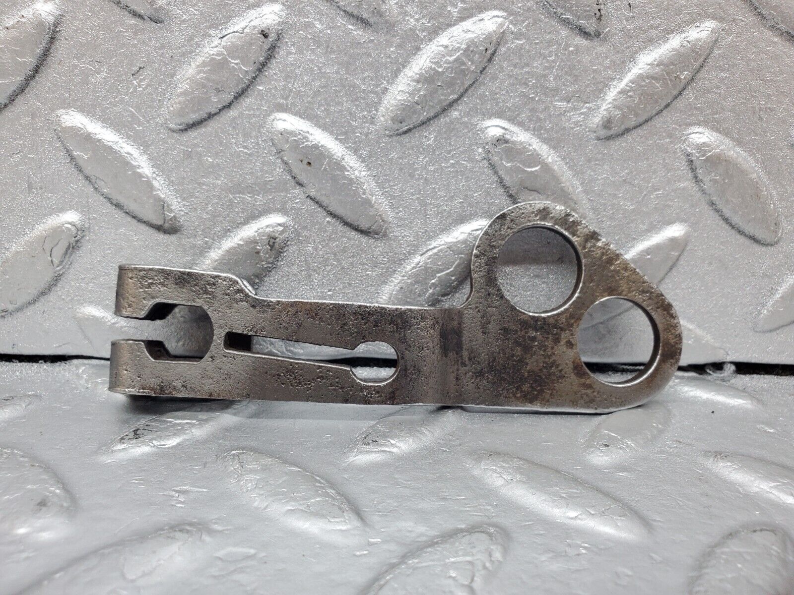 44570 Mercedes-Benz W123 280E Automatic Gearbox Linkage Bracket