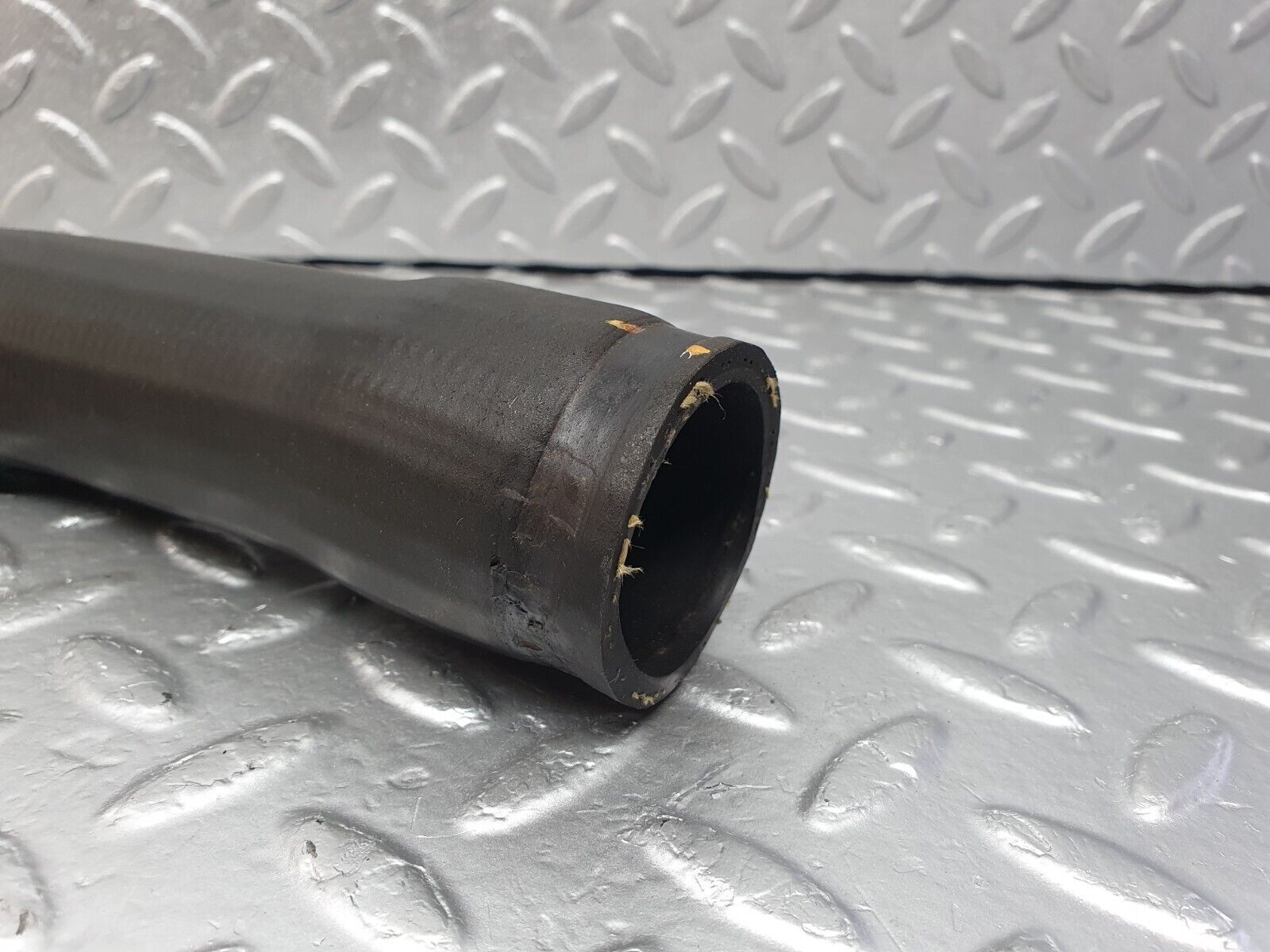 42519 Mercedes-Benz R129 320SL Coupe Radiator Upper Hose Pipe 1295012382