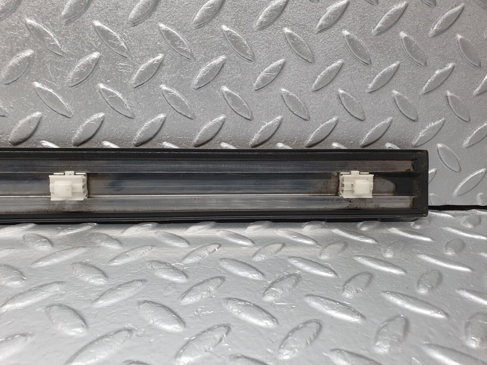 41683 Mercedes-Benz W124 200E Front Right Door Centre Moulding Trim