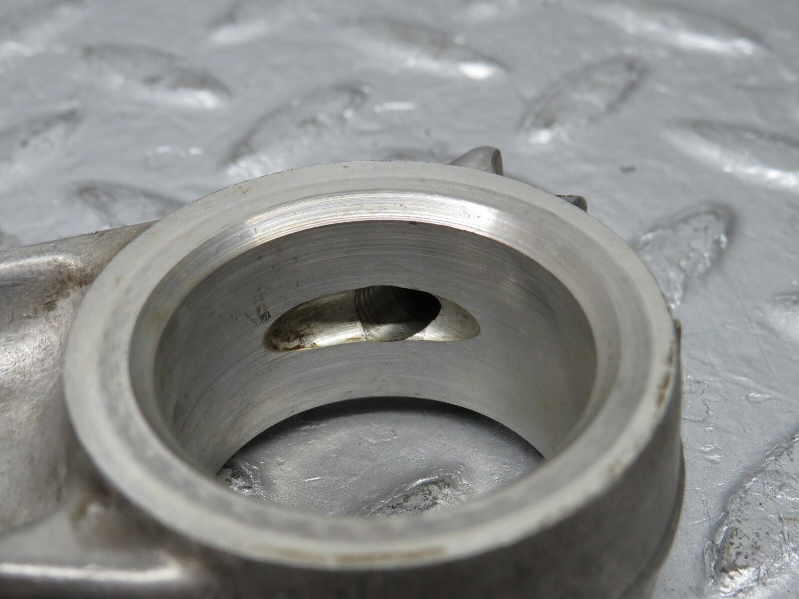 32794 Mercedes-Benz C107 R107 350 V8 Camshaft Tower Bearing 1160511810