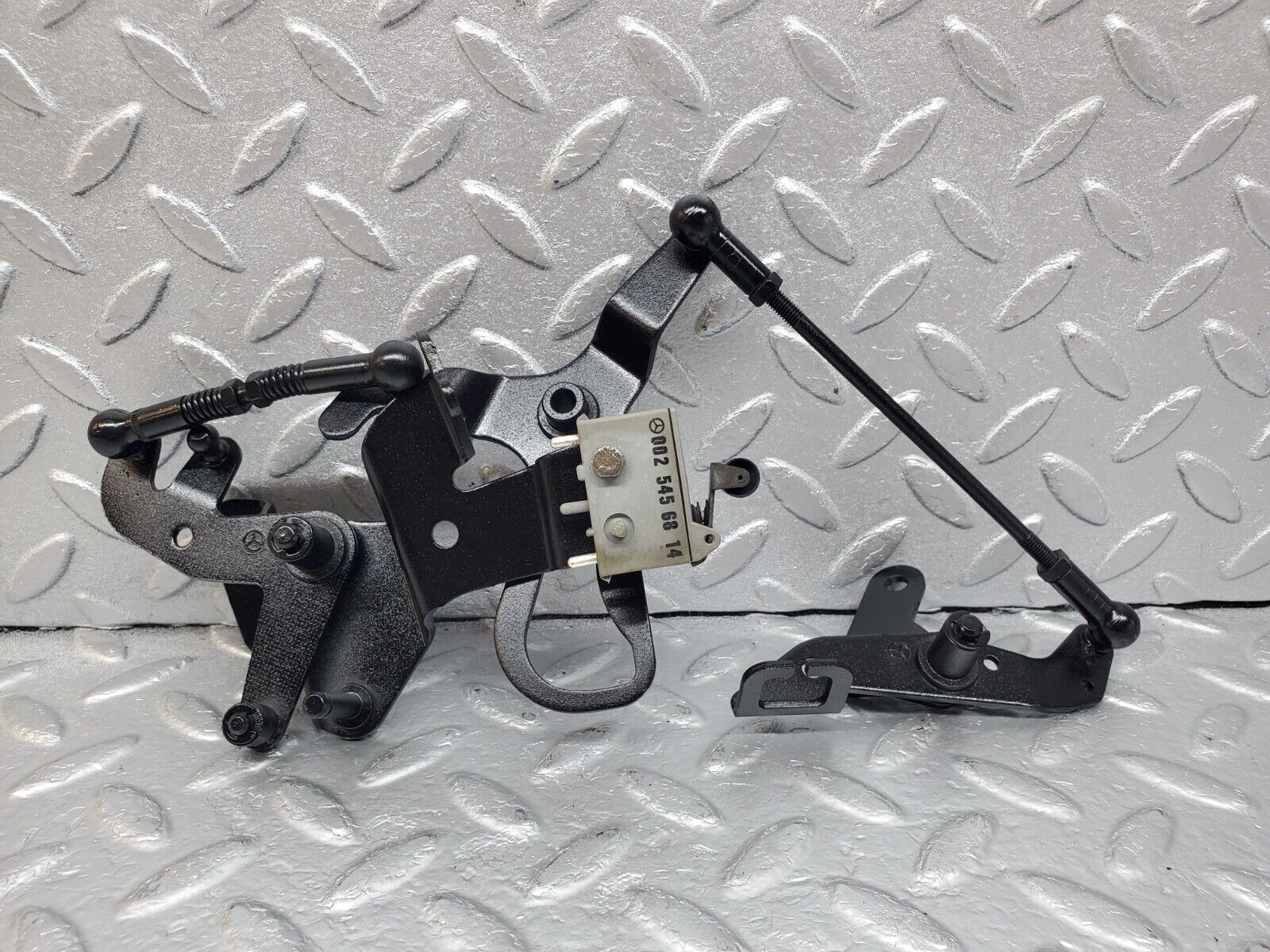 45210 Mercedes-Benz R129 300SL Coupe Throttle Linkage 0025456814