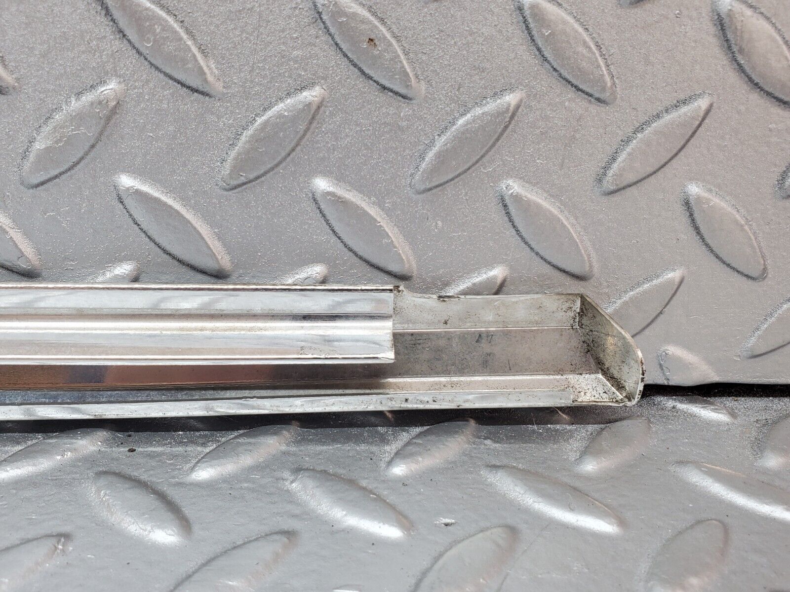 45810 Mercedes-Benz W126 420SE Rear Right Door Chrome Moulding Trim