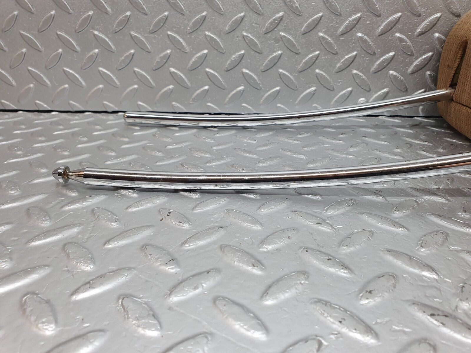 41724 Mercedes-Benz W124 200E Front Right Seat Headrest