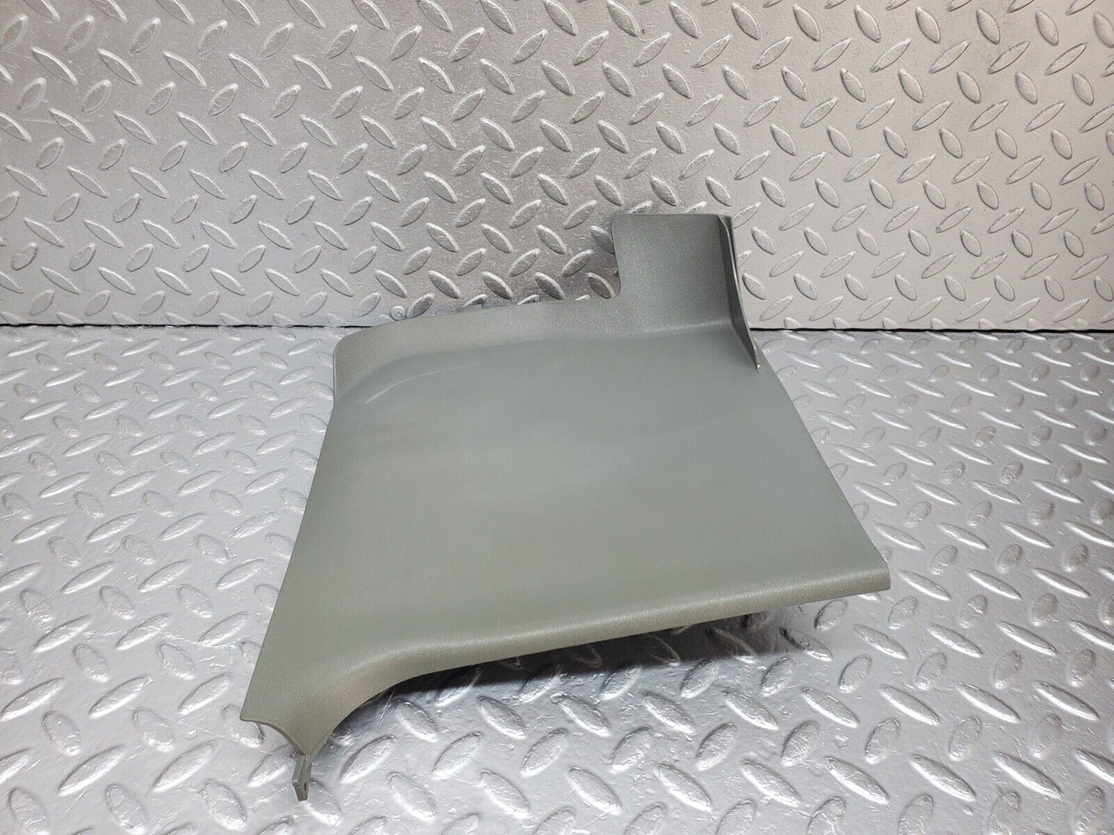 44640 Mercedes-Benz W124 220E Front Right Kick Panel Grey 1246800306