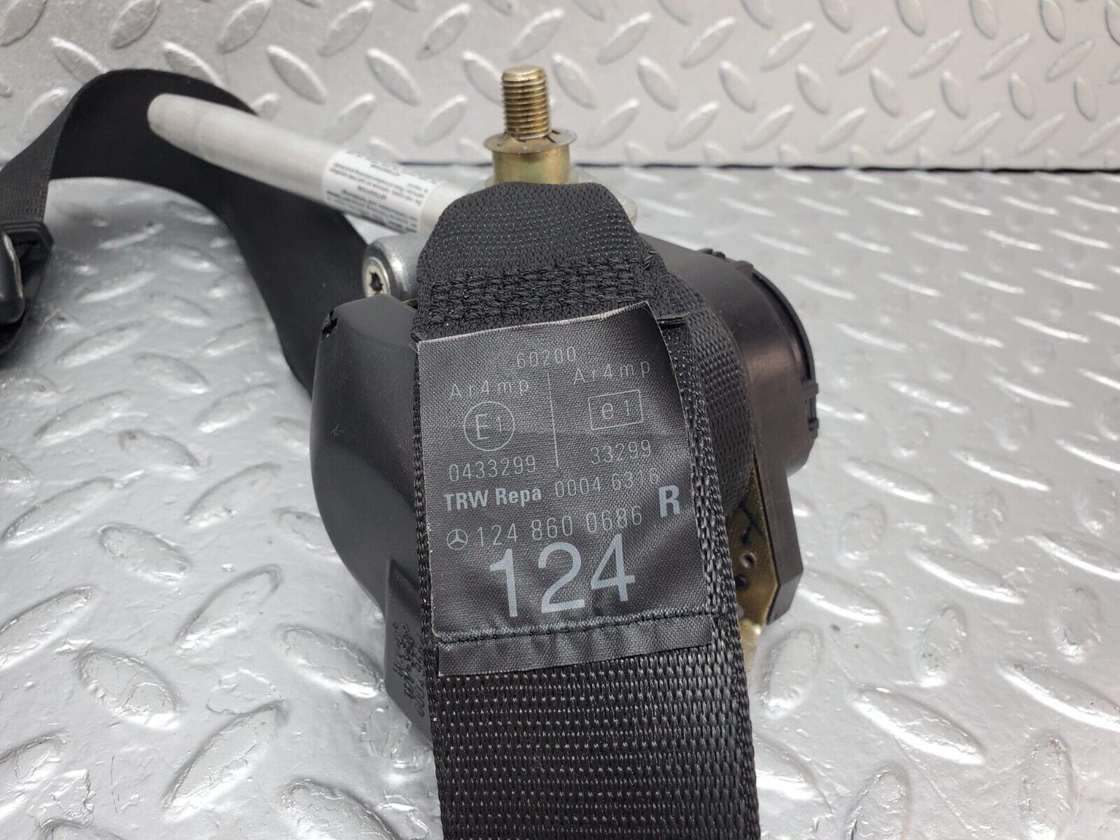 44837 Mercedes-Benz W124 220E Front Right Seat Belt With Buckle 1248600686