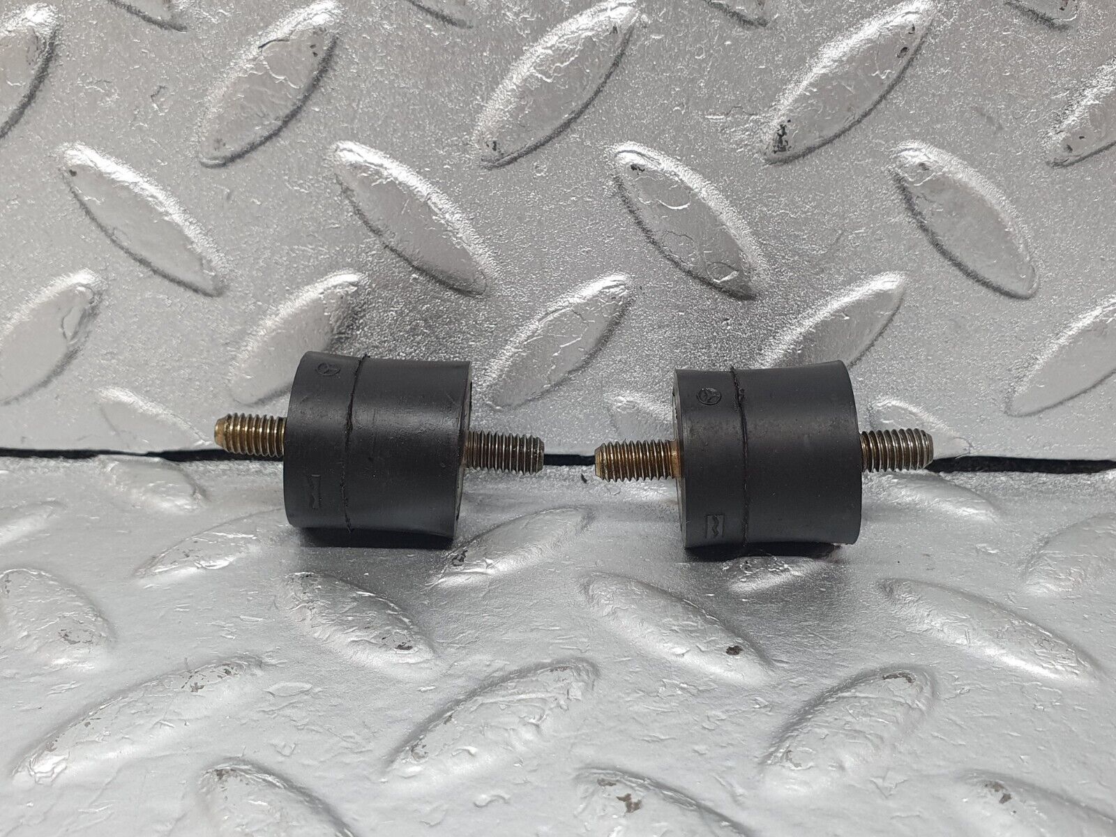 43831 Mercedes-Benz C126 380SEC Coupe Air Filter Box Housing Holder 4x