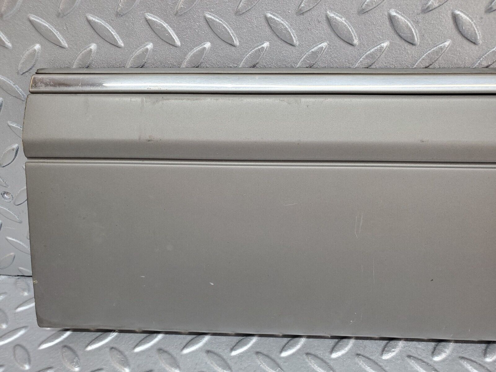 45704 Mercedes-Benz W126 420SE Front Right Door Moulding Trim 1266903840