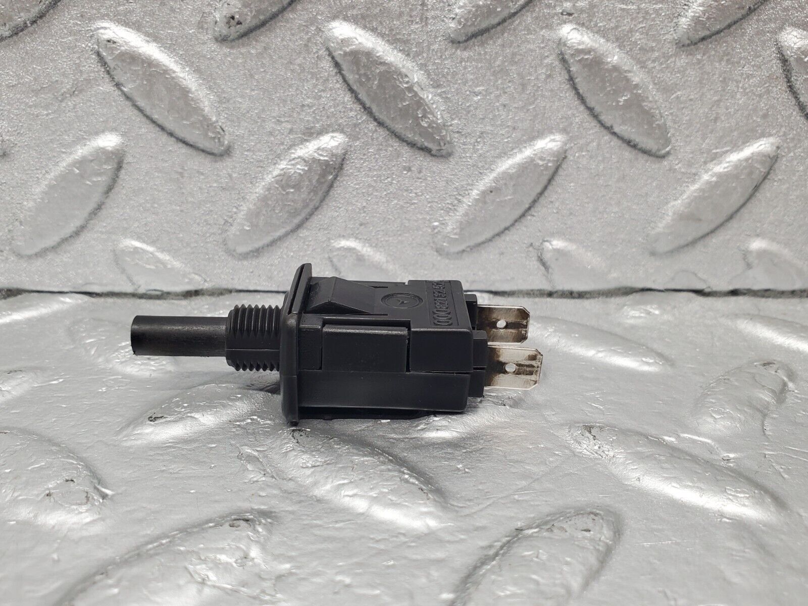 46553 Mercedes-Benz C123 280CE Coupe Door Contact Switch 0008213152