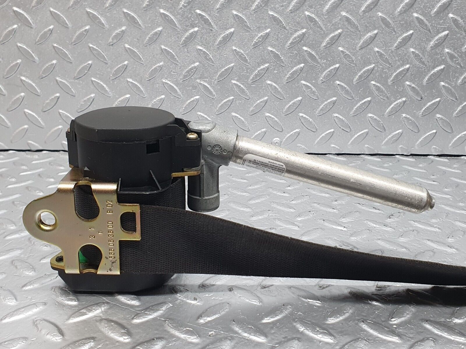 41986 Mercedes-Benz W202 C200 Front Right Seat Belt With Buckles 2018680222 1248600088 2088600369