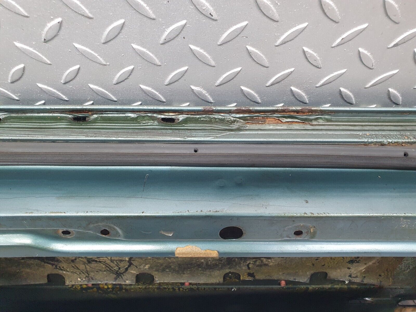 44056 Mercedes-Benz C123 230CE Coupe Left Door