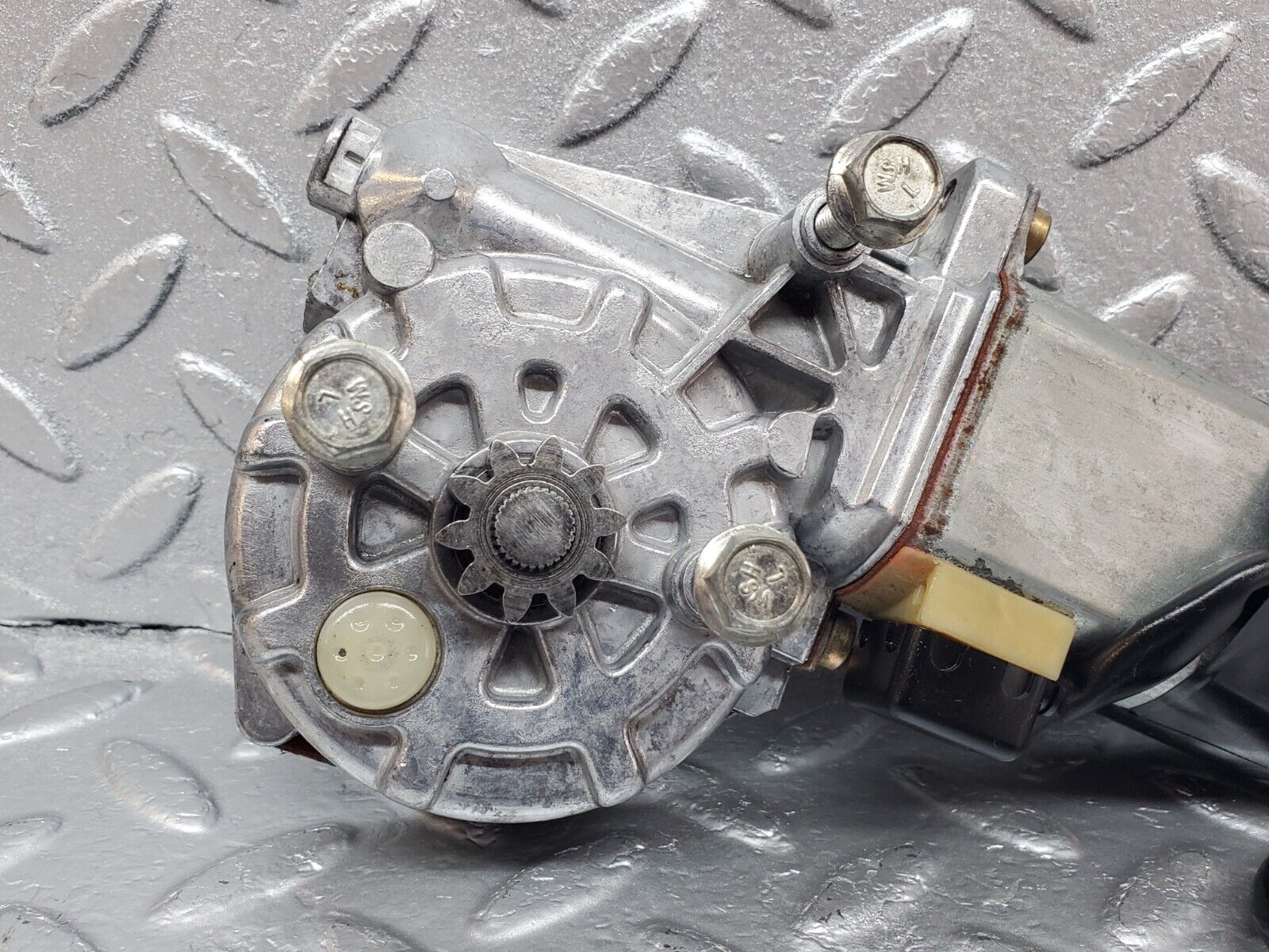 45763 Mercedes-Benz W126 420SE Rear Left Window Regulator Motor 0130821037