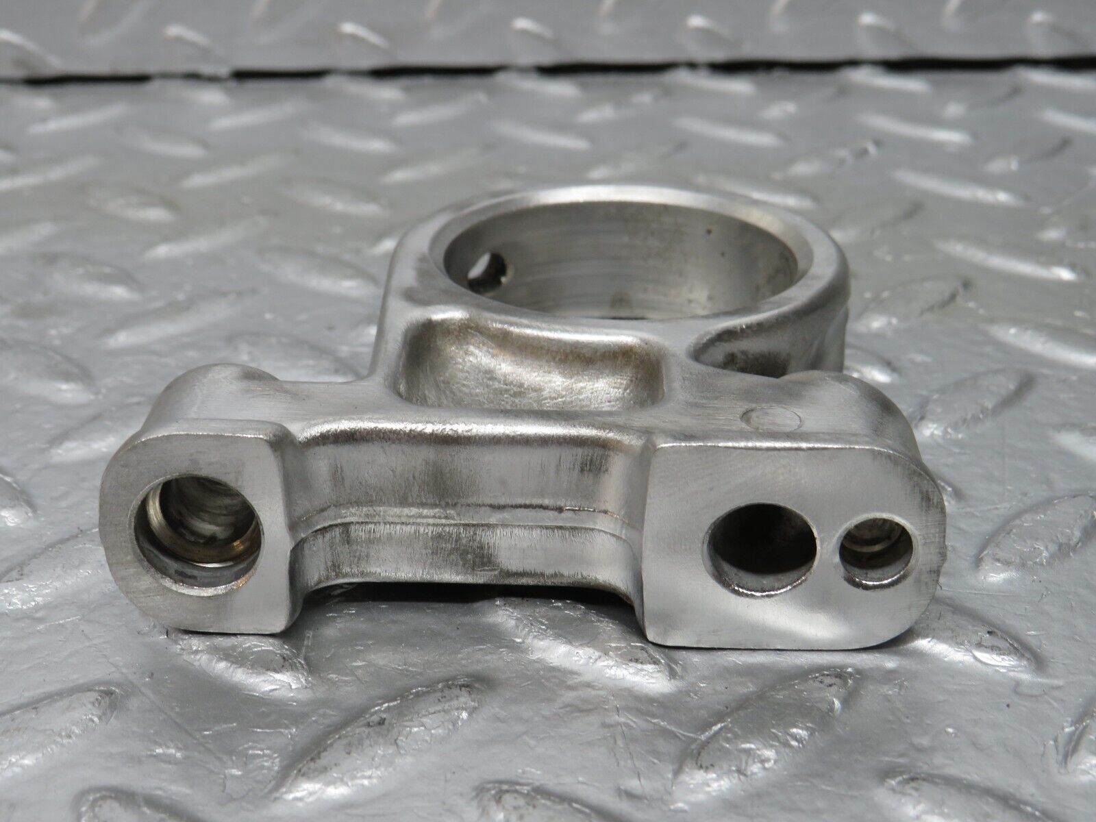 32996 Mercedes-Benz C107 R107 350 V8 Camshaft Tower Bearing 1160512112