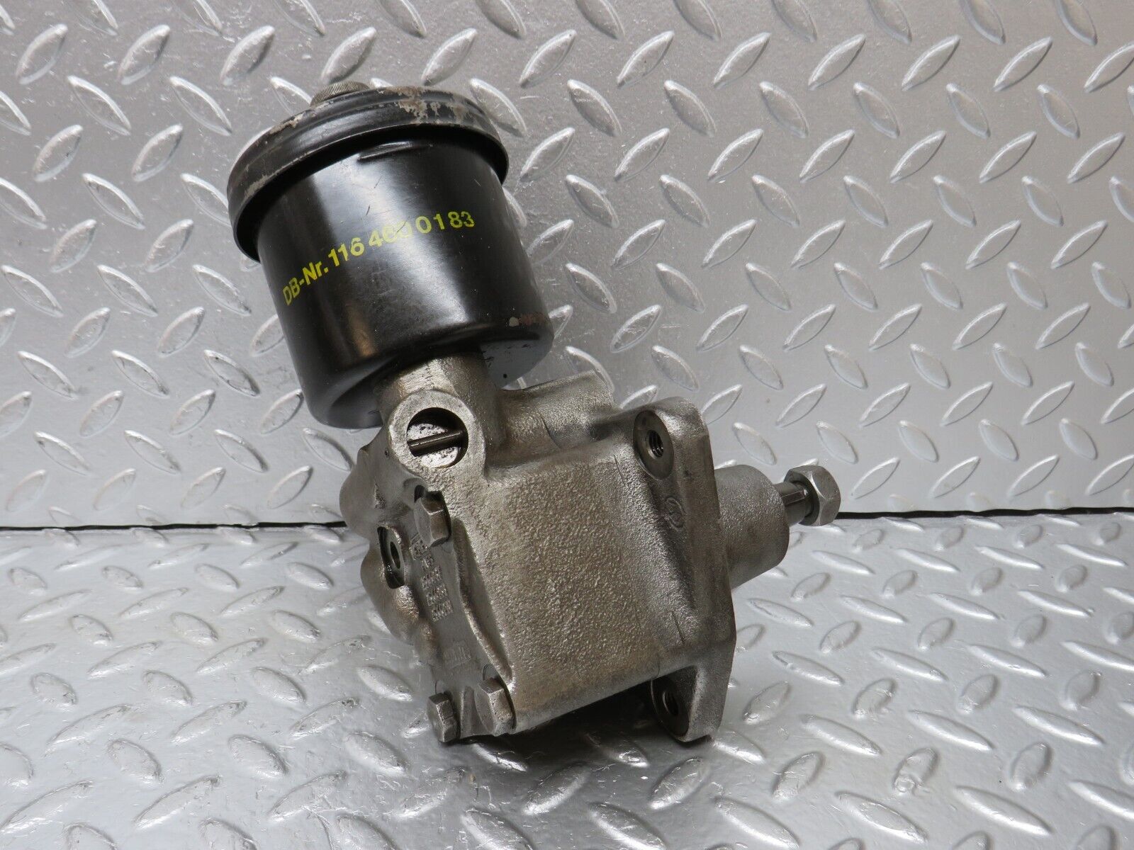 33033 Mercedes-Benz C107 R107 350 V8 Power Steering Pump 1164600183