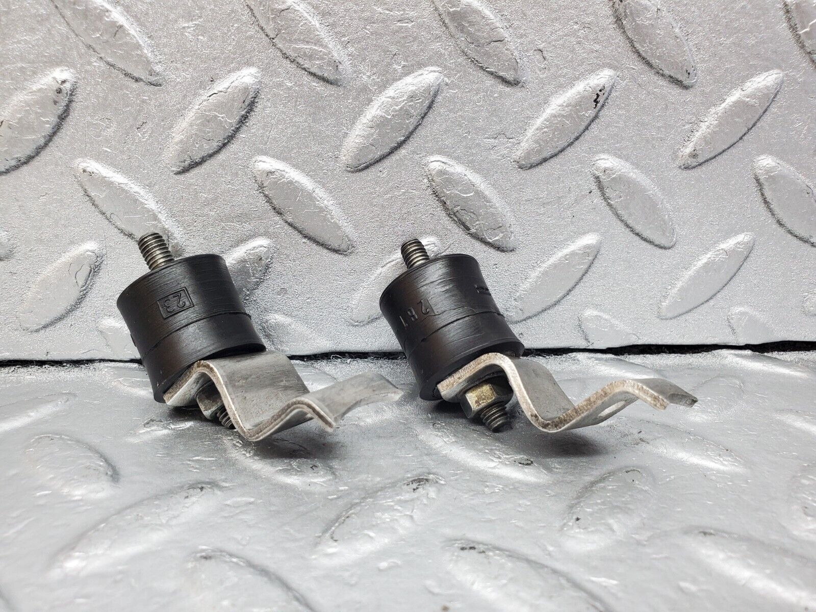 45980 Mercedes-Benz W126 420SE Air Filter Box Housing Holder 2X