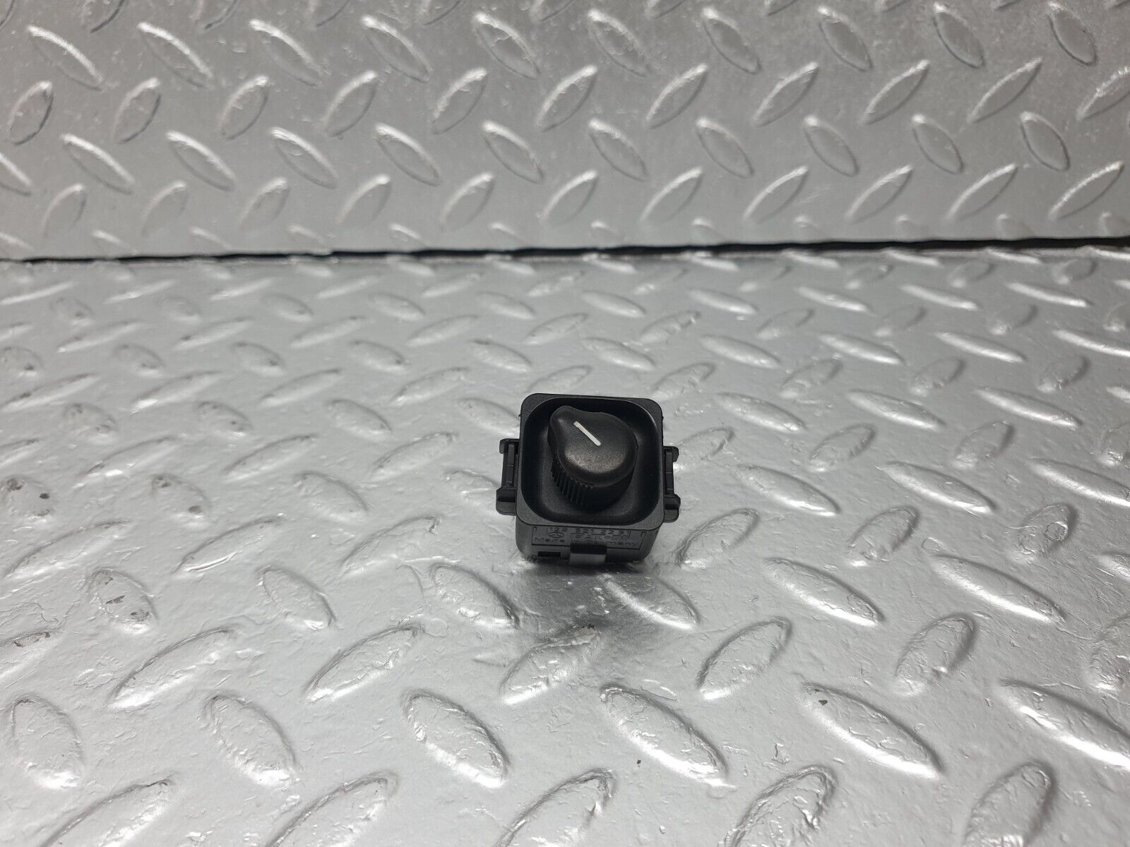 42379 Mercedes-Benz R129 320SL Coupe Electric Mirror Adjust Switch 1298212251