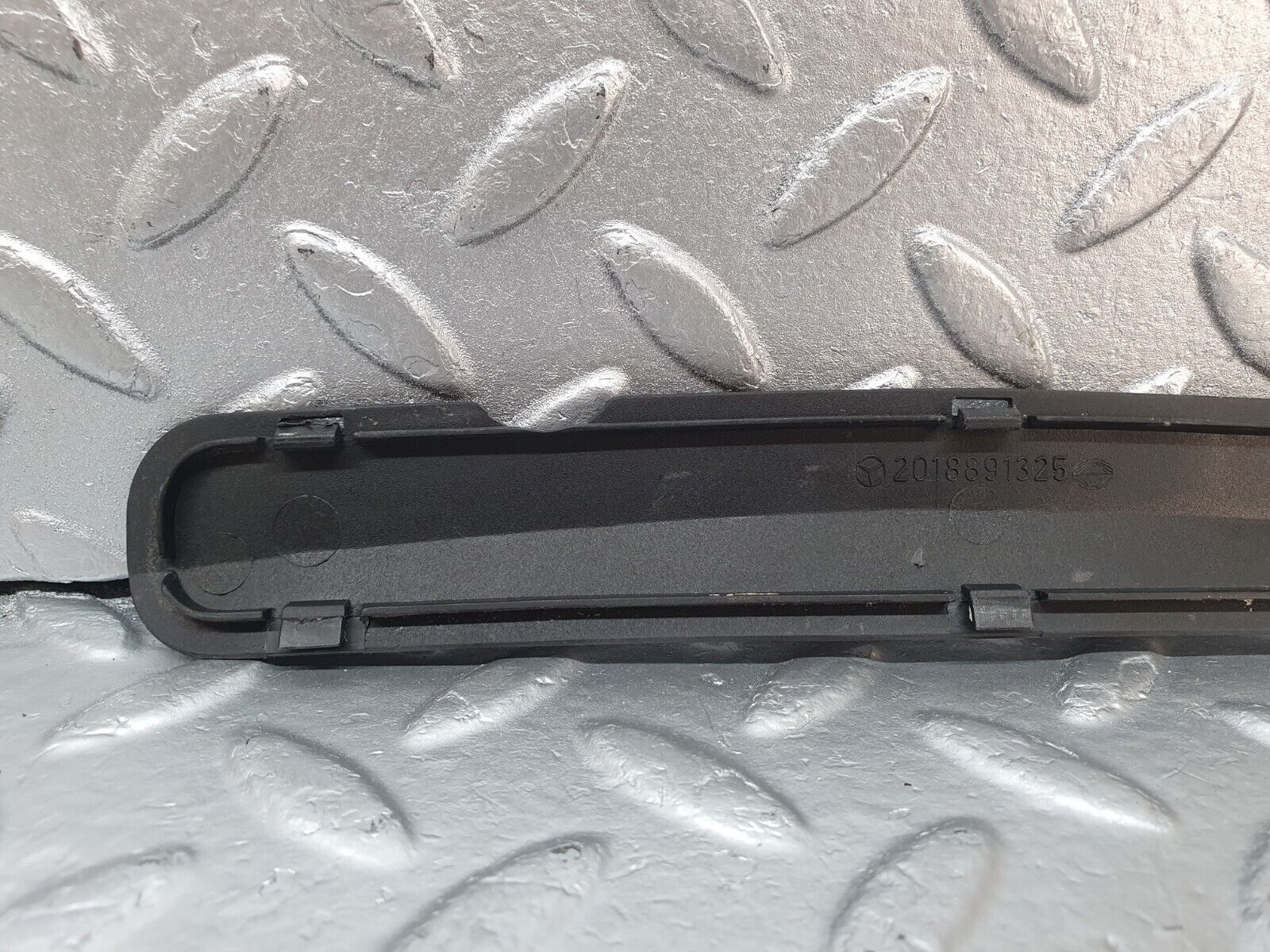 42888 Mercedes-Benz W201 190 2.0L Windscreen Washer Nozzle Cover Trim 2018891325