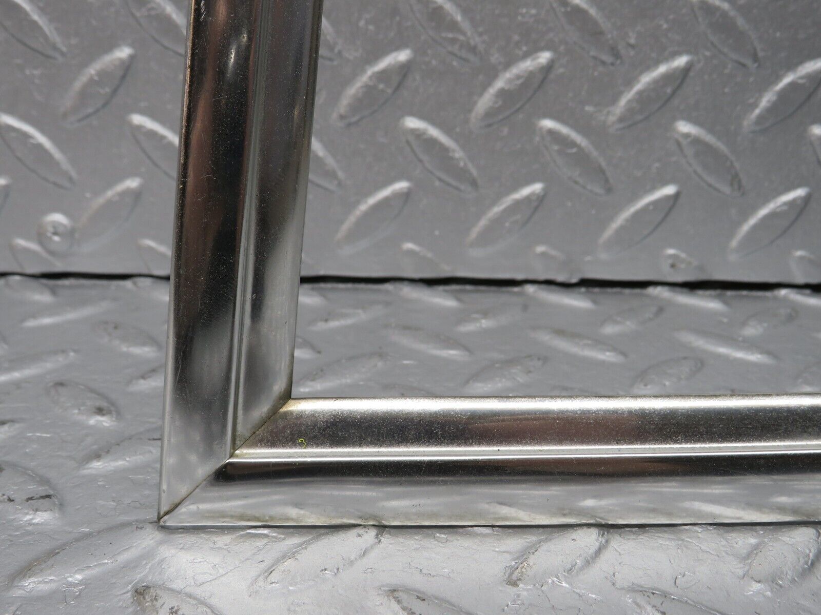 40196 Mercedes-Benz R107 Hardtop Side Window Chrome Moulding Trim Left