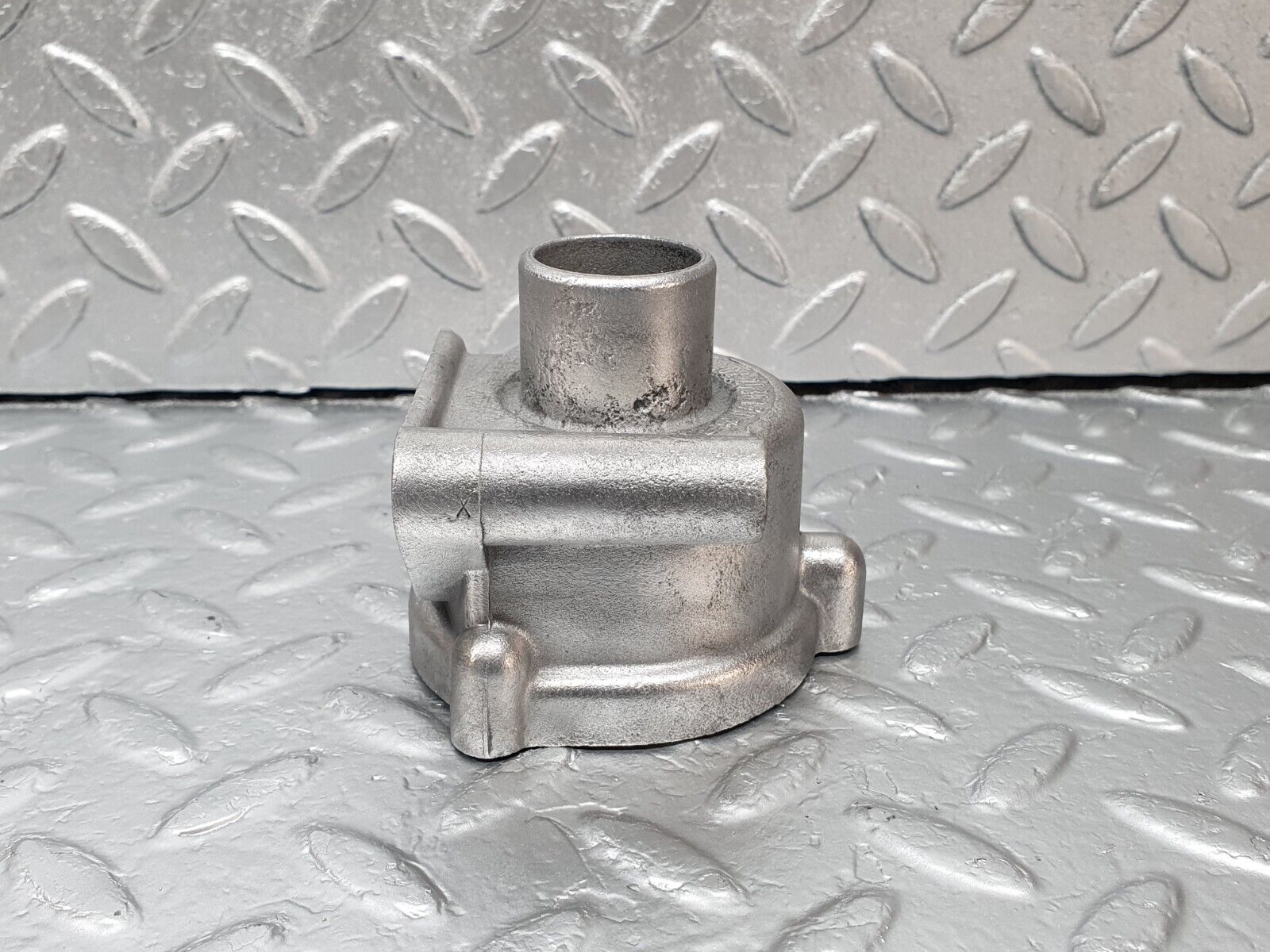 42827 Mercedes-Benz W201 190 2.0L Thermostat Housing 1022030373