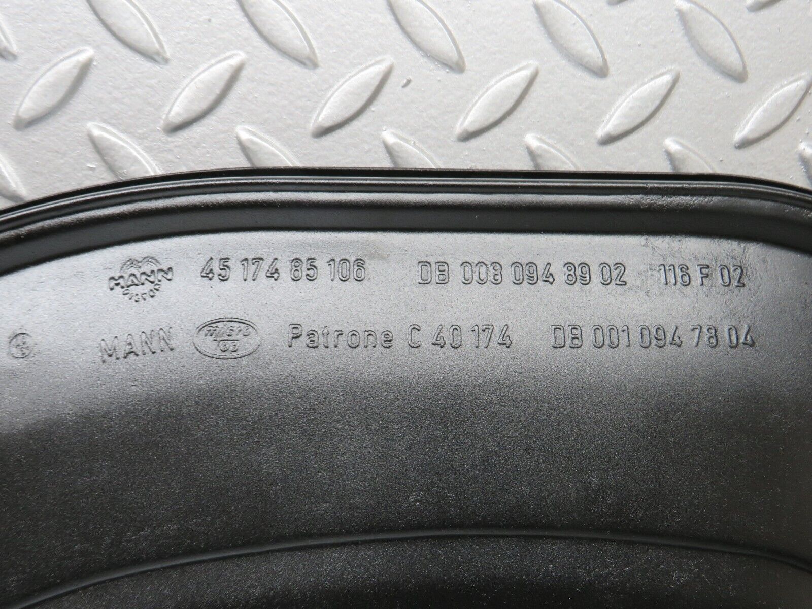 40101 Mercedes-Benz R107 350SL Air Filter Box Housing 0080948902