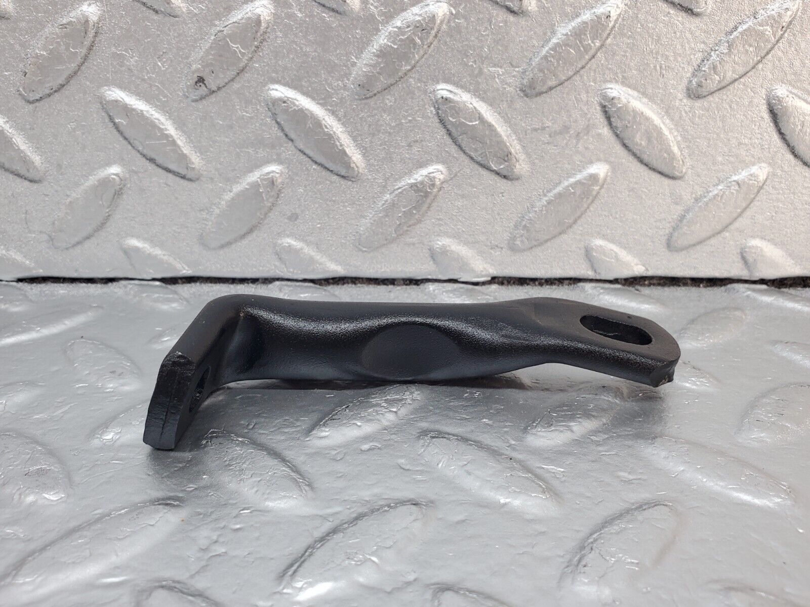 45400 Mercedes-Benz 280E M110.983 Power Steering Pump Holder Bracket