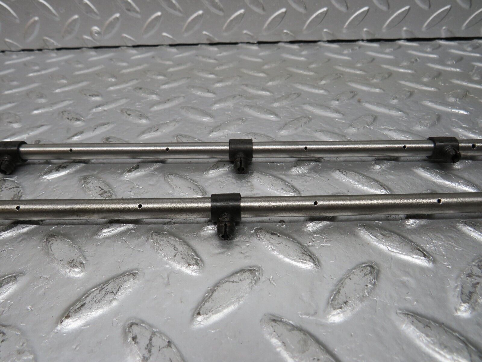 33025 Mercedes-Benz C107 R107 350 V8 Camshaft Oil Tube