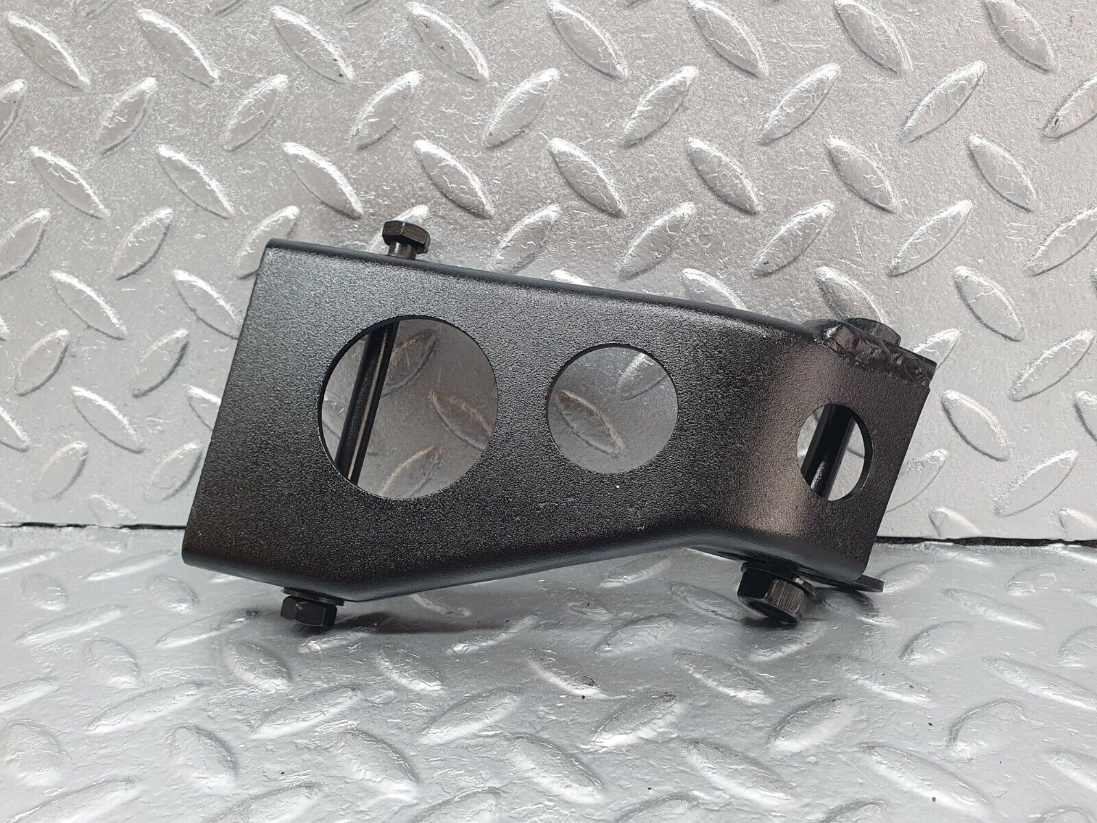 43552 Mercedes-Benz C126 380SEC Coupe Alternator Generator Bracket