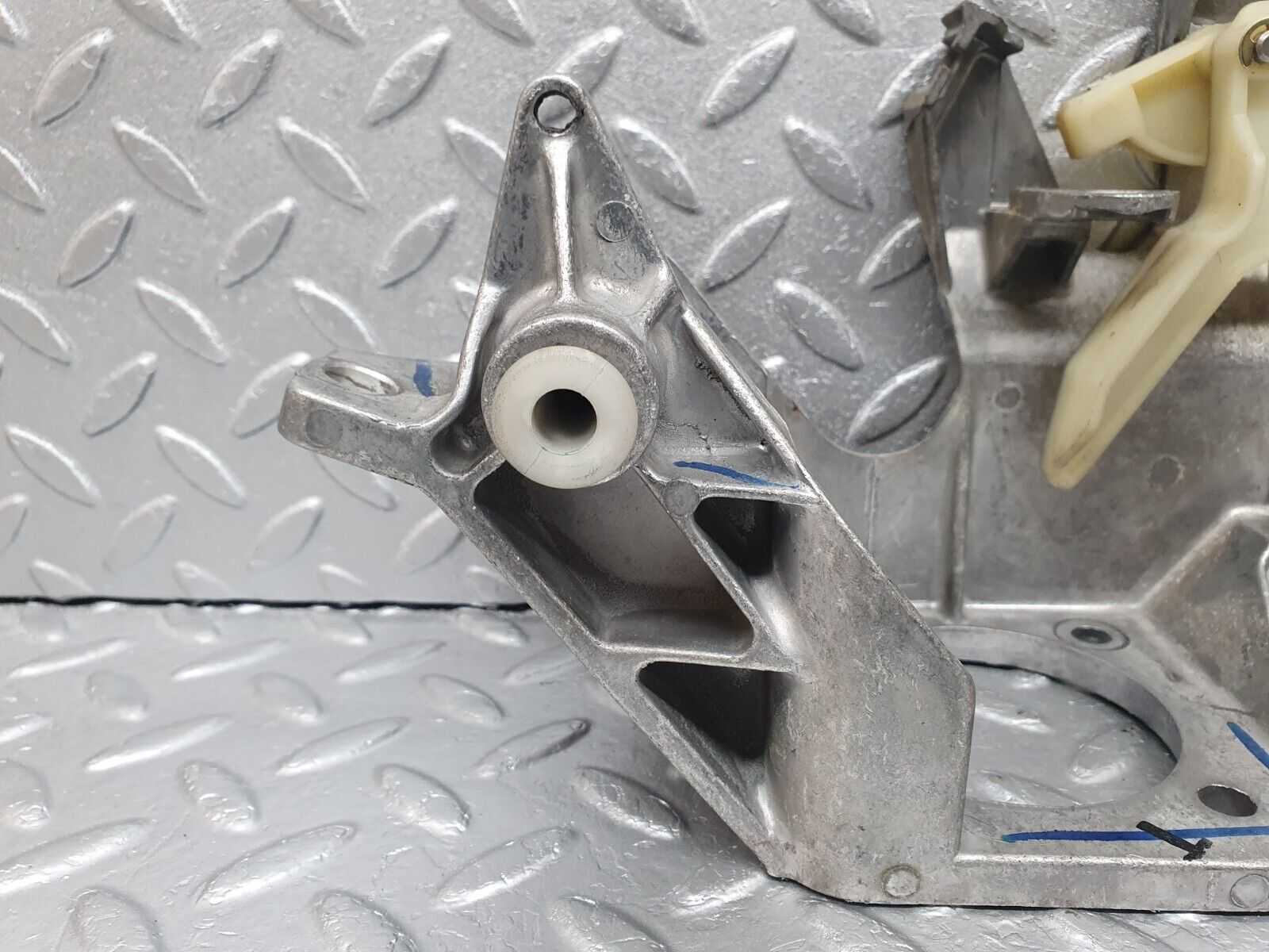 41968 Mercedes-Benz W202 C200 Brake Pedal Bracket 2102901219 1402921531