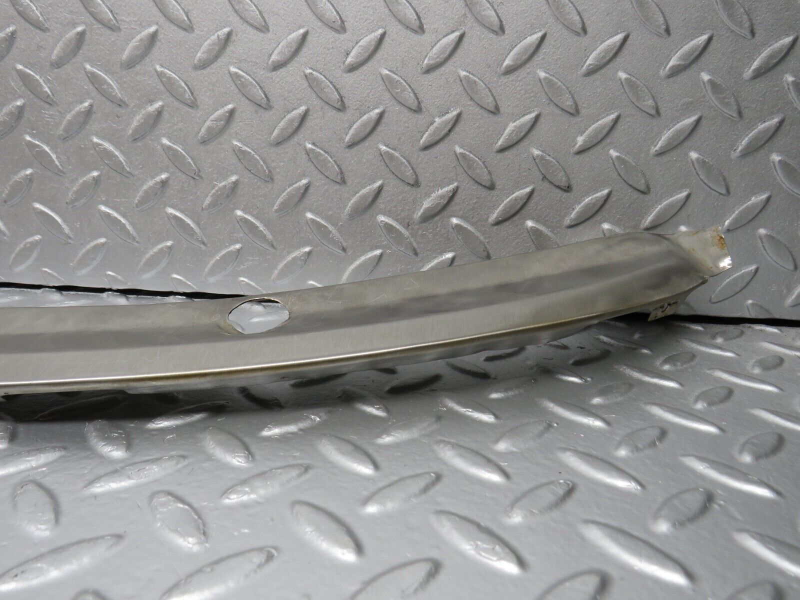 39865 Mercedes-Benz R107 350SL Windscreen Top Chrome Trim