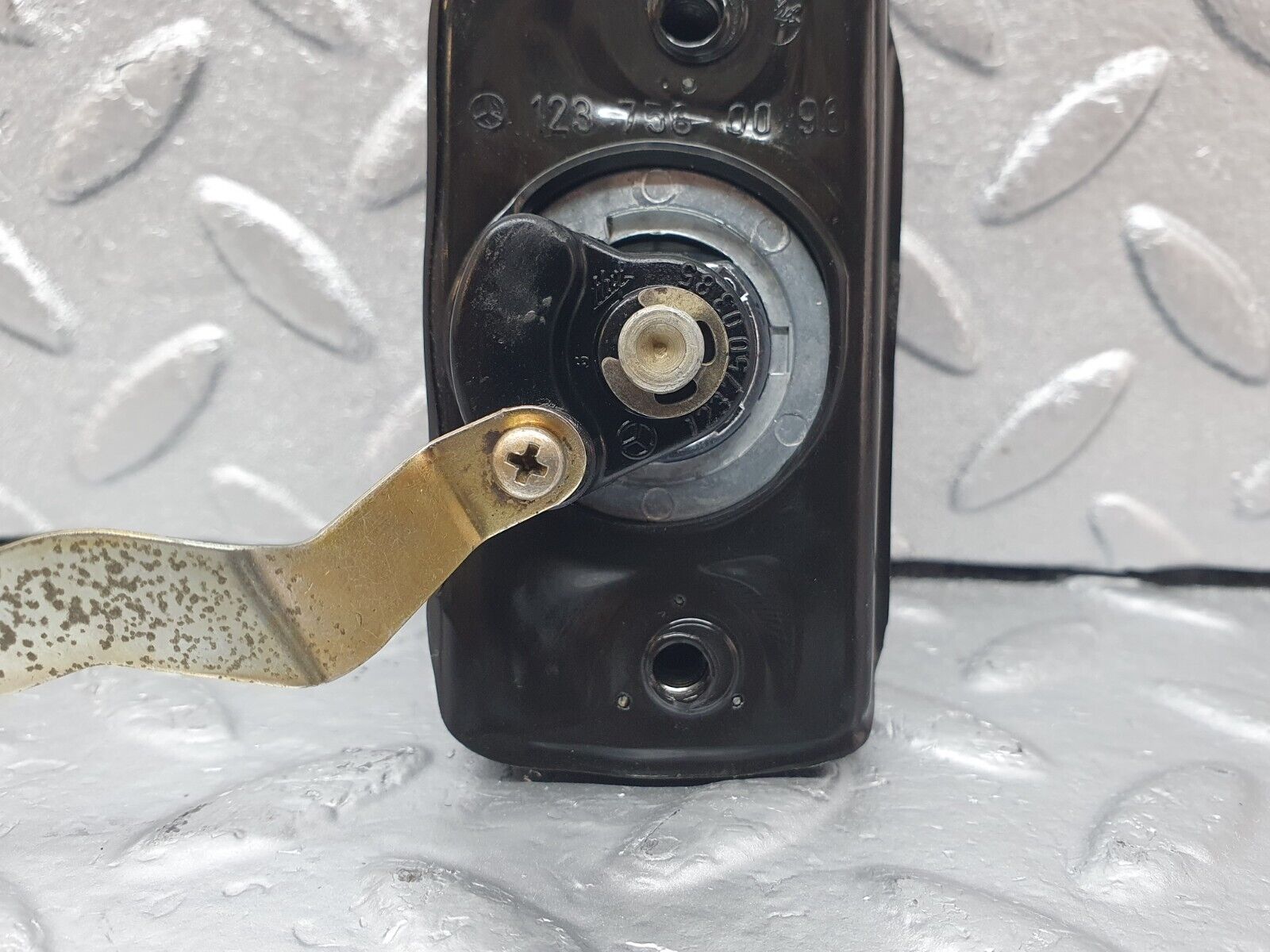 43972 Mercedes-Benz C123 230CE Coupe Trunk Lock No Key 1237580096