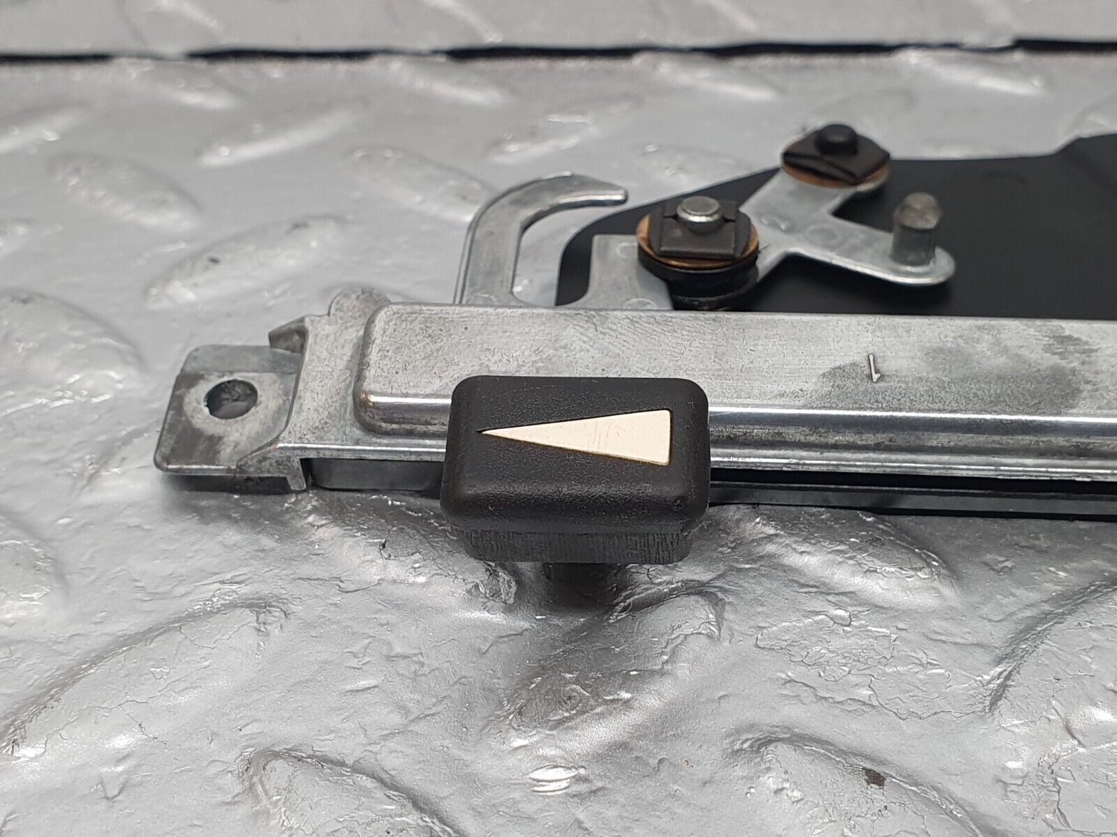 43780 Mercedes-Benz C126 380SEC Coupe Rear Heater Regulator 1268300385