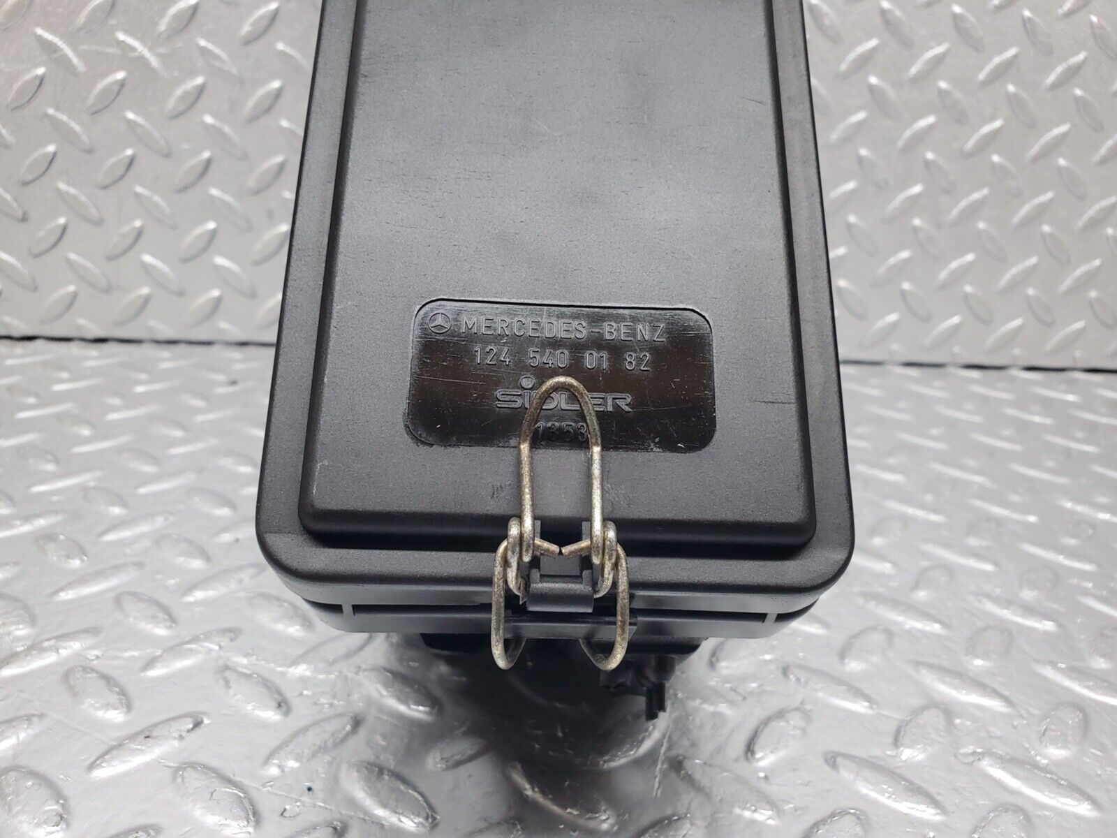 44587 Mercedes-Benz W124 220E Fuse Box 1245401850 1245400282 1245400182