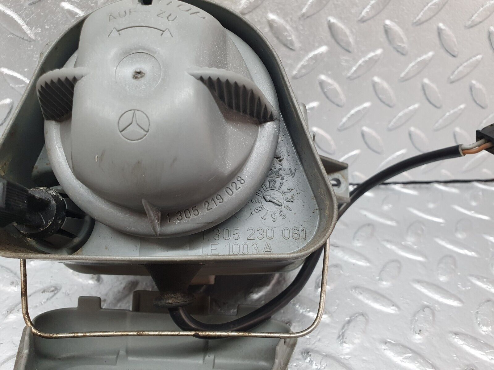 42404 Mercedes-Benz R129 320SL Coupe Front Left Fog Light Bosch No Lens 0305120001 1305230061