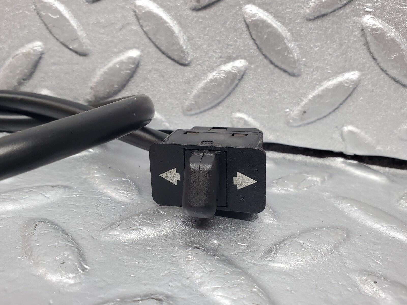 45660 Mercedes-Benz W126 420SE Steering Column Adjustment Switch 0025458007