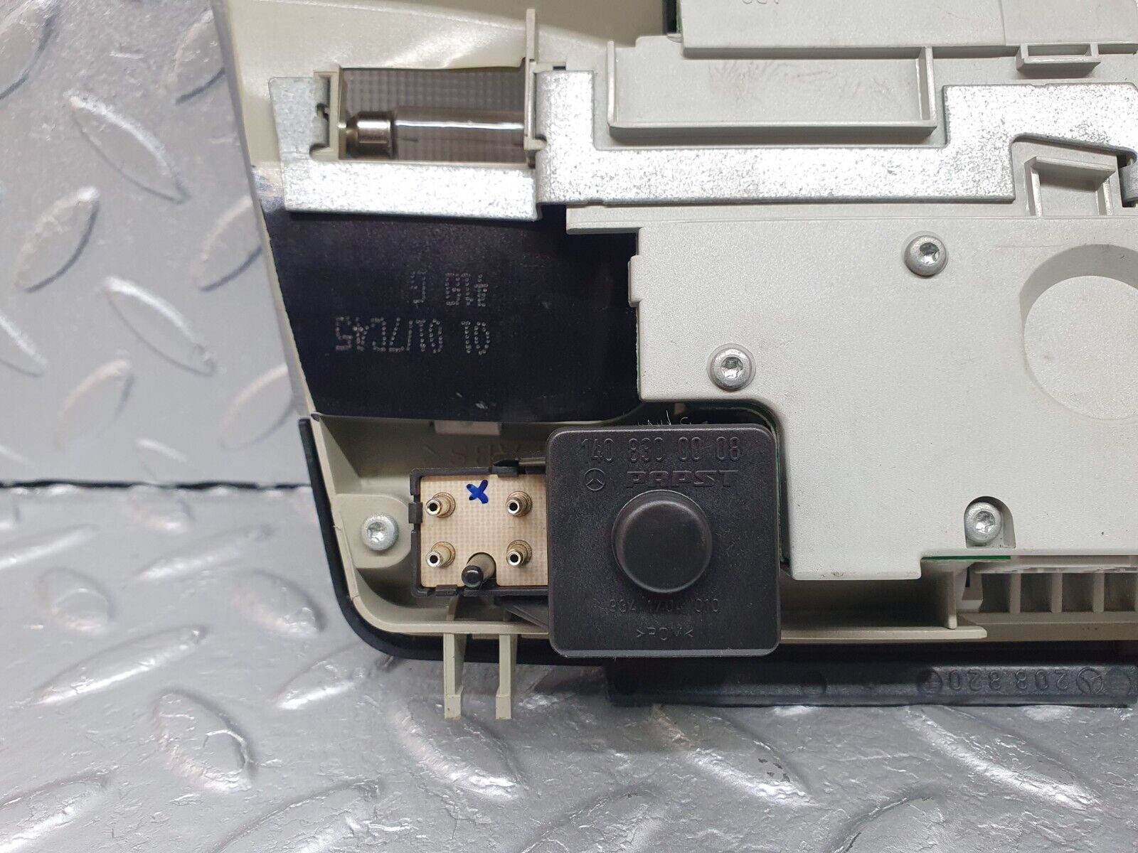 41906 Mercedes-Benz W202 C200 Interior Dome Light Hella 208820 148564 1408300008