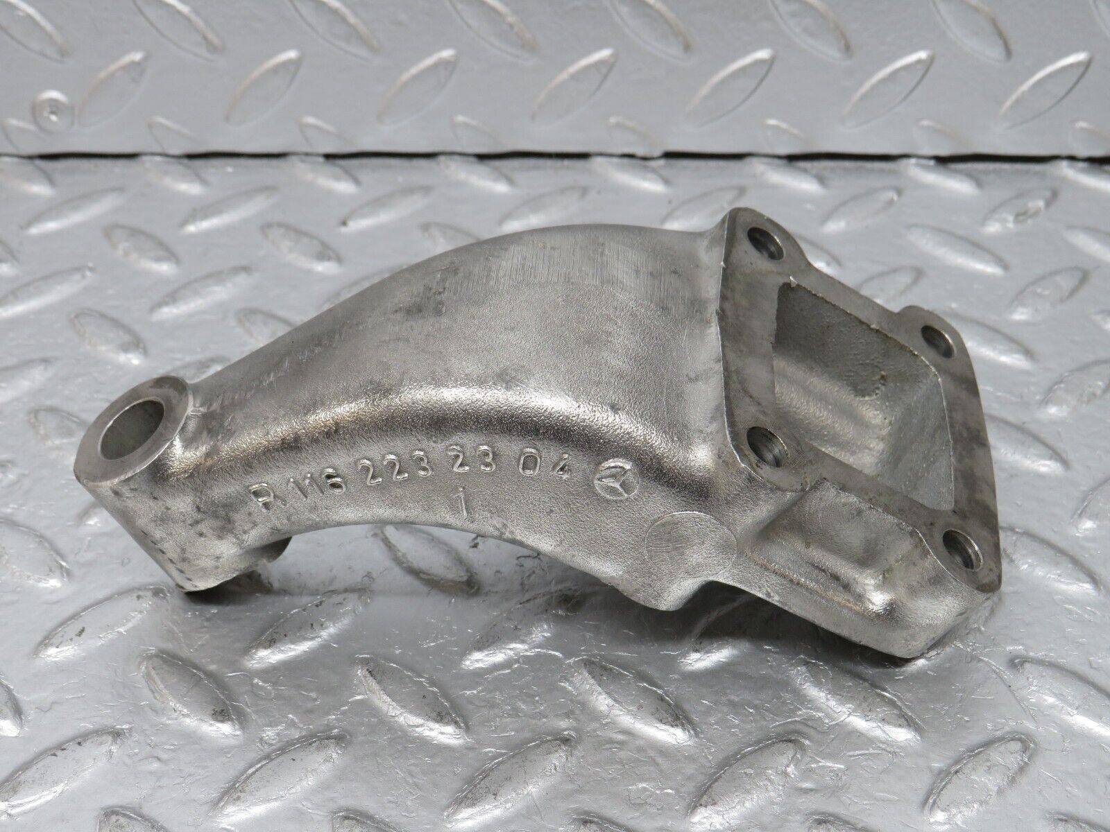 32755 Mercedes-Benz C107 R107 350 V8 Engine Mount Bracket Right Side 1162232304