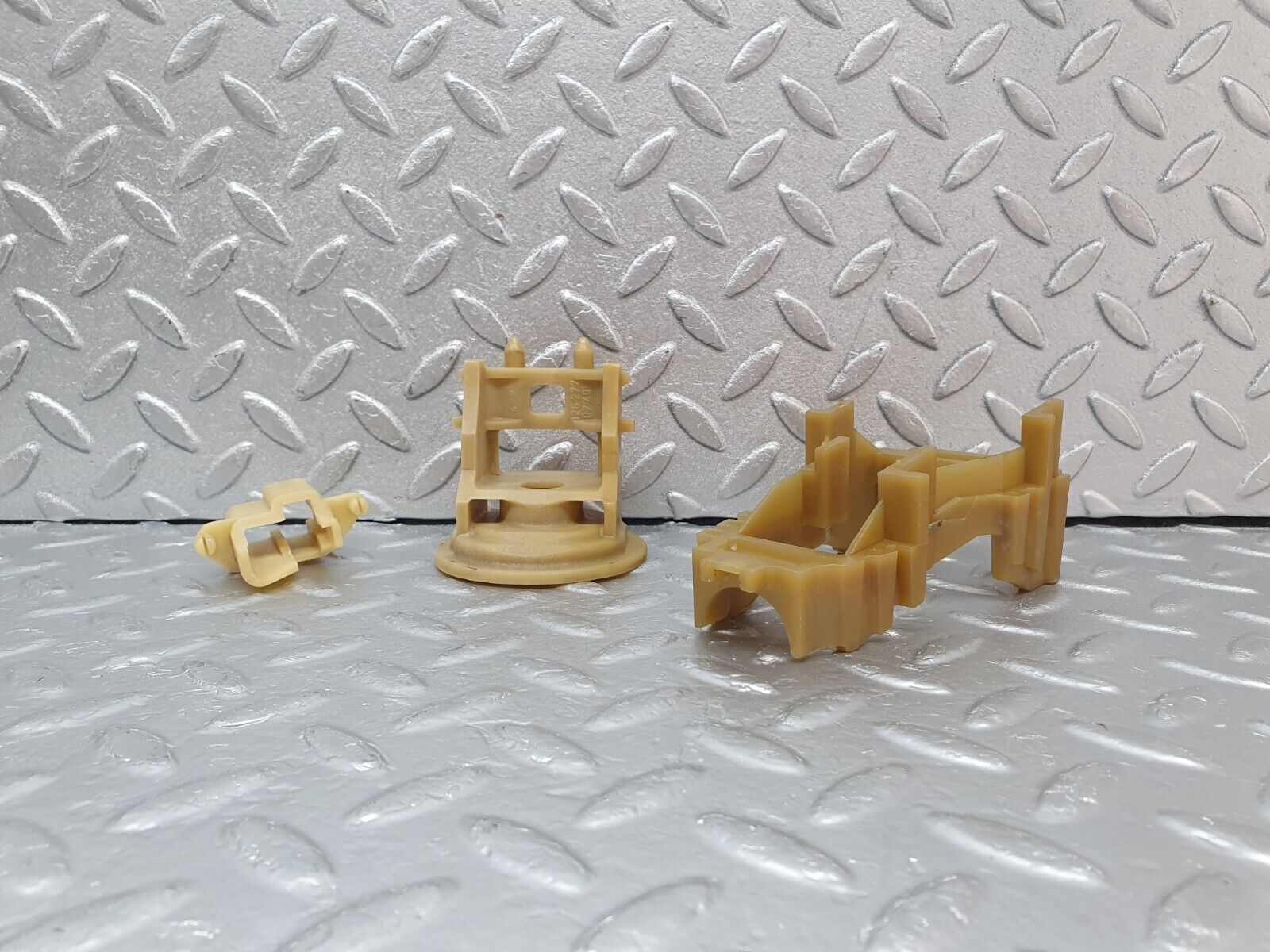 43847 Mercedes-Benz C126 380SEC Coupe Automatic Gearbox Support Bracket 722.310 1262770740 1262770940