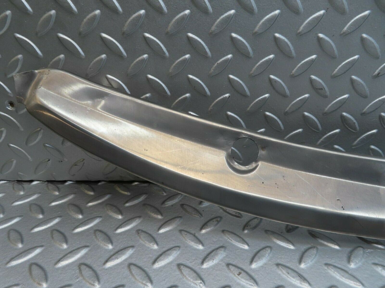 15574 Mercedes-Benz R107 450SL Windscreen Top Chrome Trim