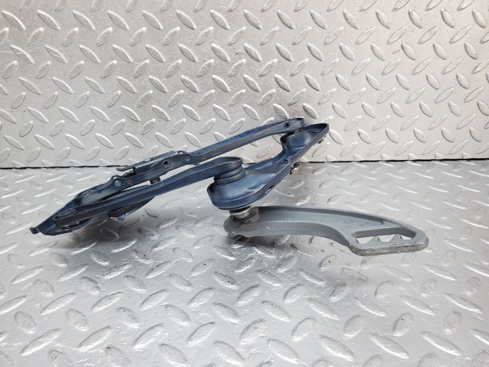 44843 Mercedes-Benz W124 220E Bonnet Hinge Left Side 1248800328 1298870174