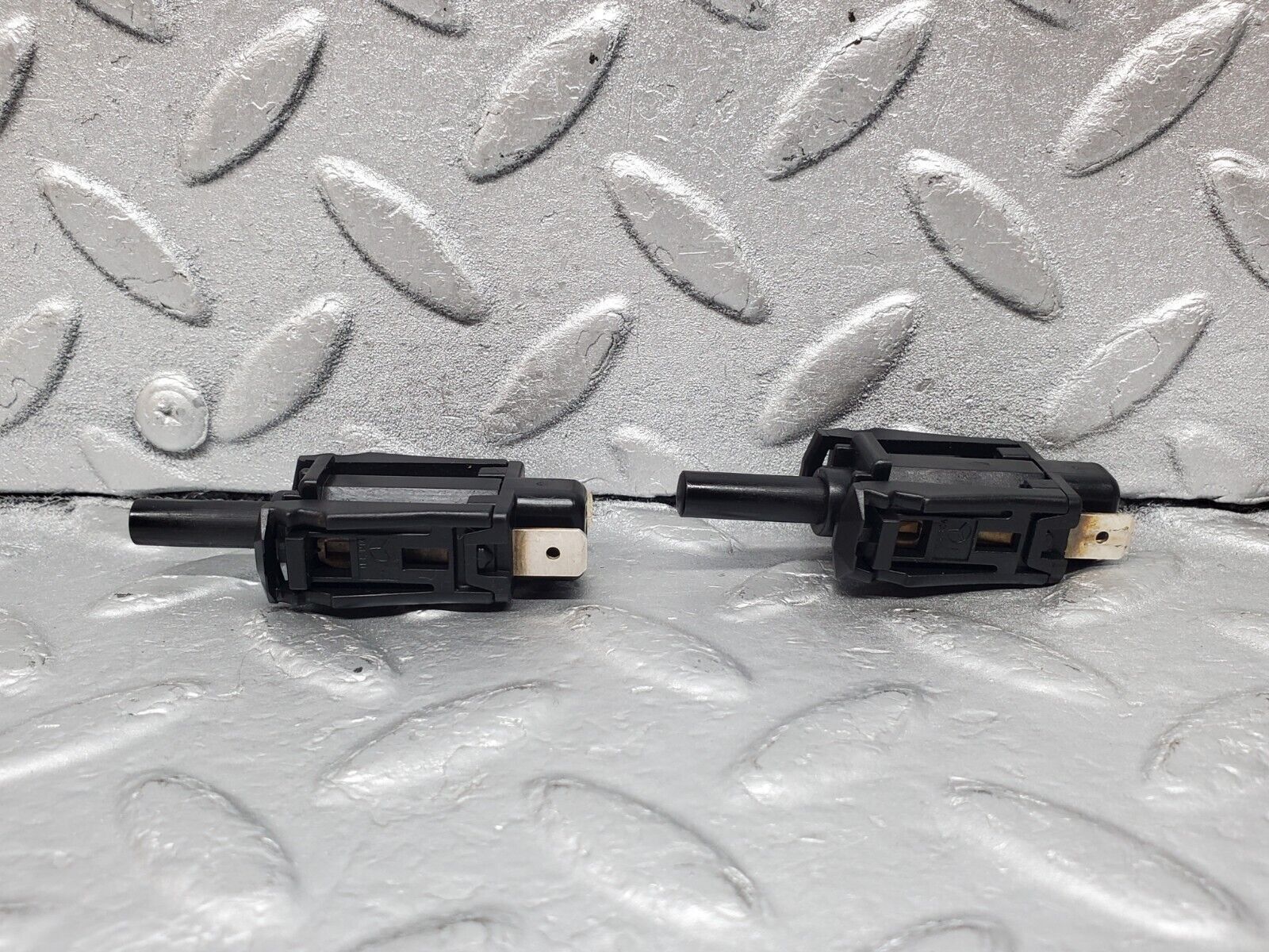 45889 Mercedes-Benz W126 420SE Door Contact Switch 2x 0015458714