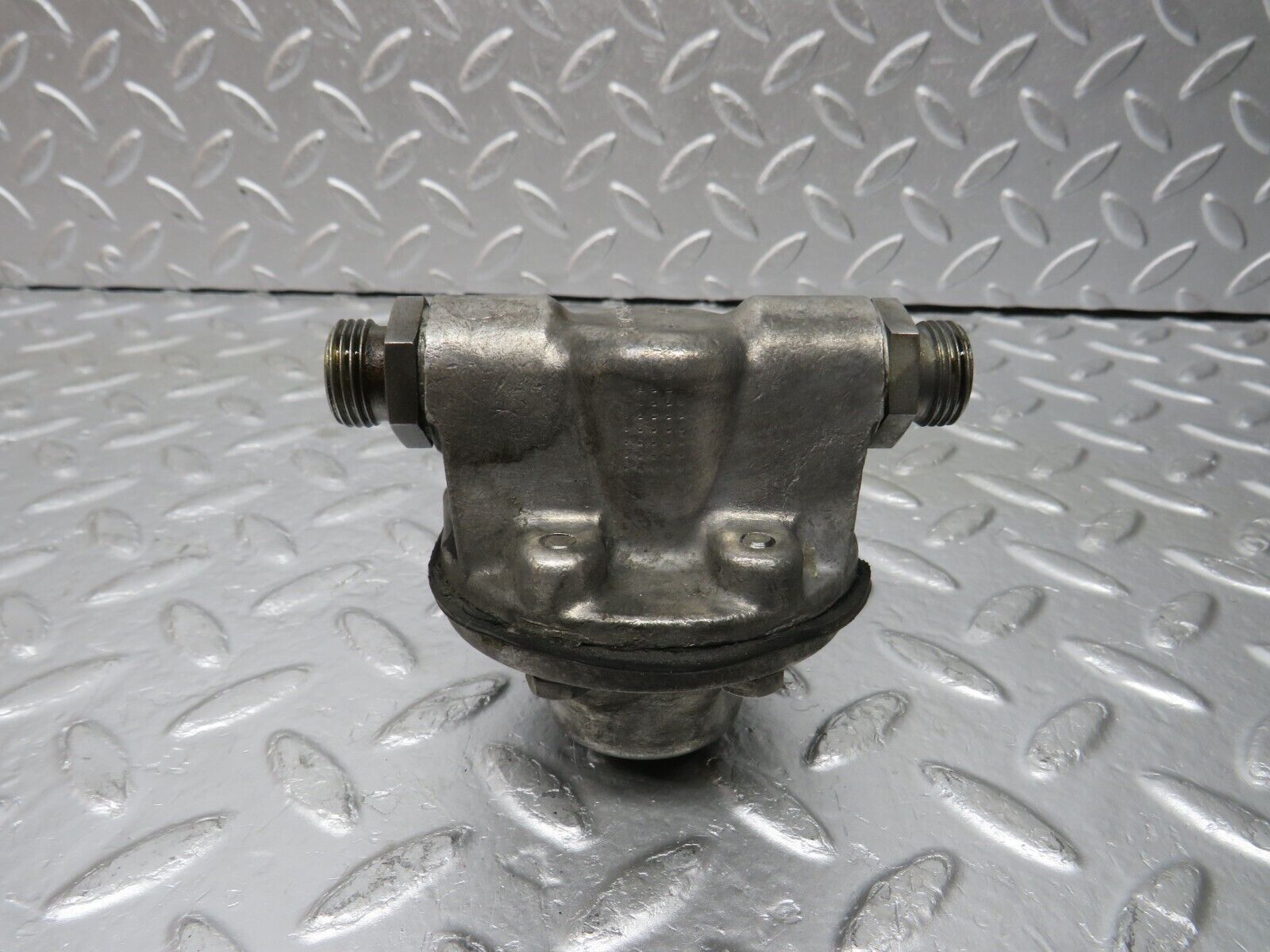 32956 Mercedes-Benz C107 R107 450 V8 Oil Pressure Damper 1161870196 1161870494