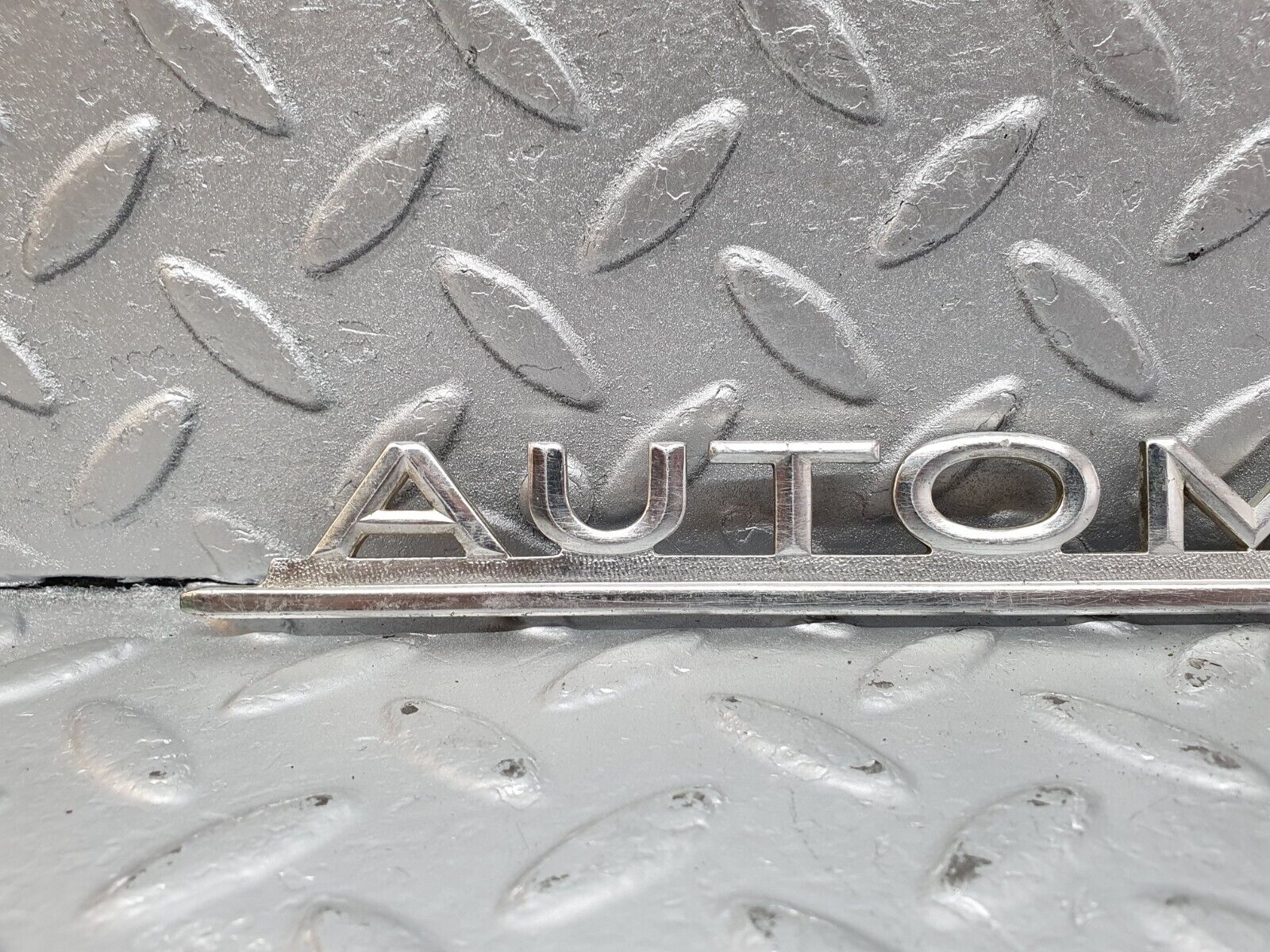 43183 Mercedes-Benz W108 280SE Trunk Badge Emblem Automatic