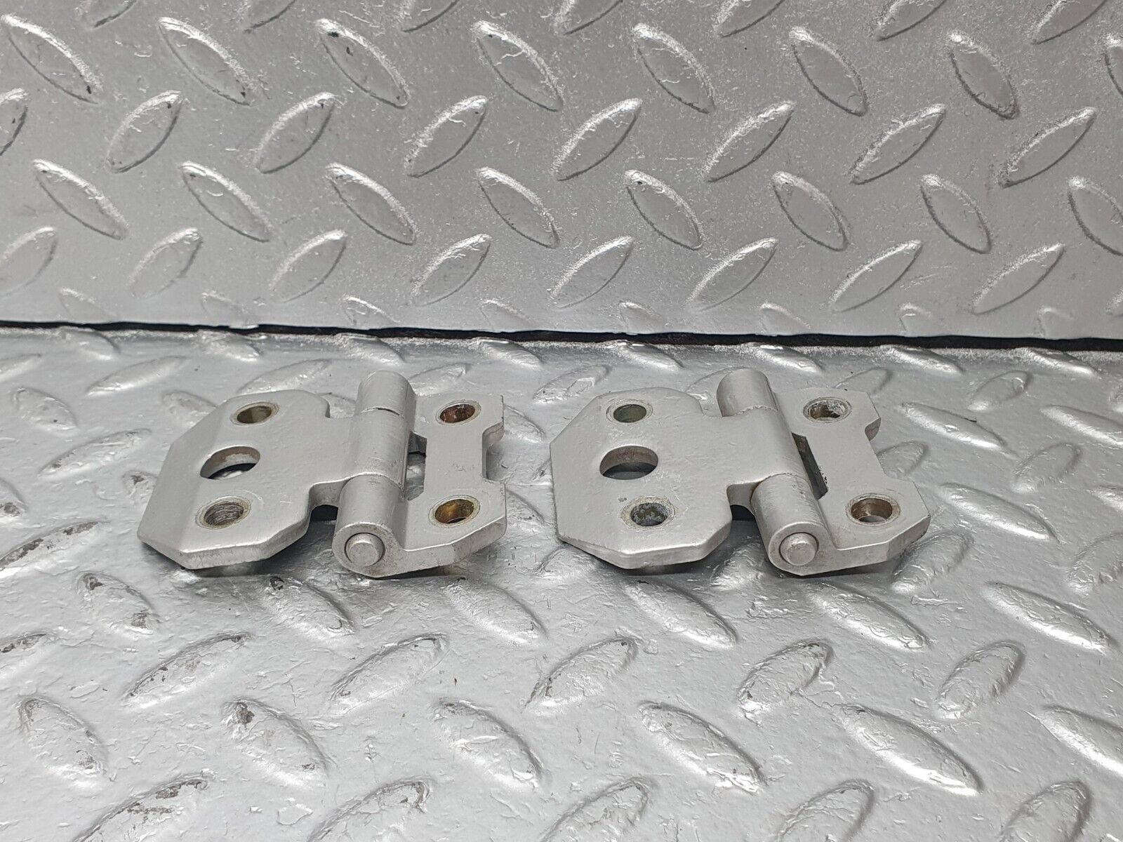 42765 Mercedes-Benz W201 190 2.0L Door Hinge Left Side