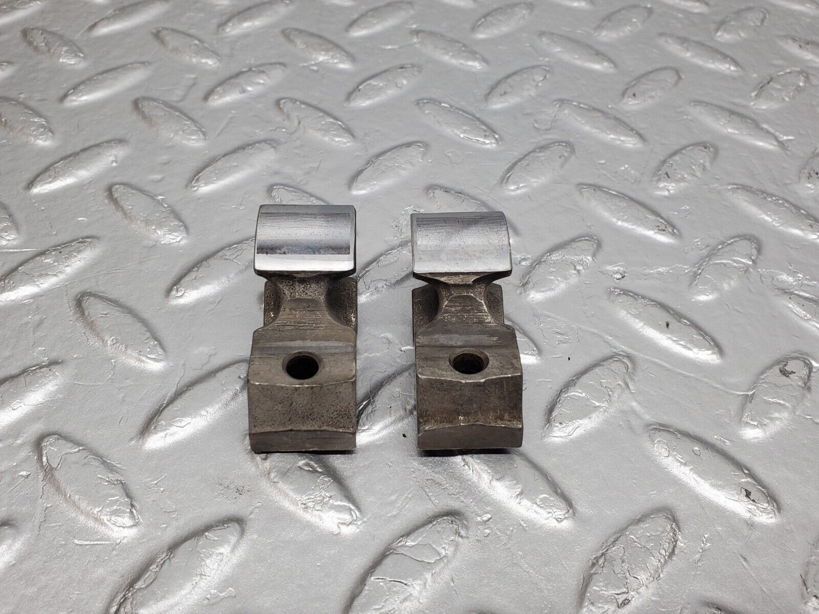 45475 Mercedes-Benz 280E M110.988 Valve Rocker Arm With Retaining Spring