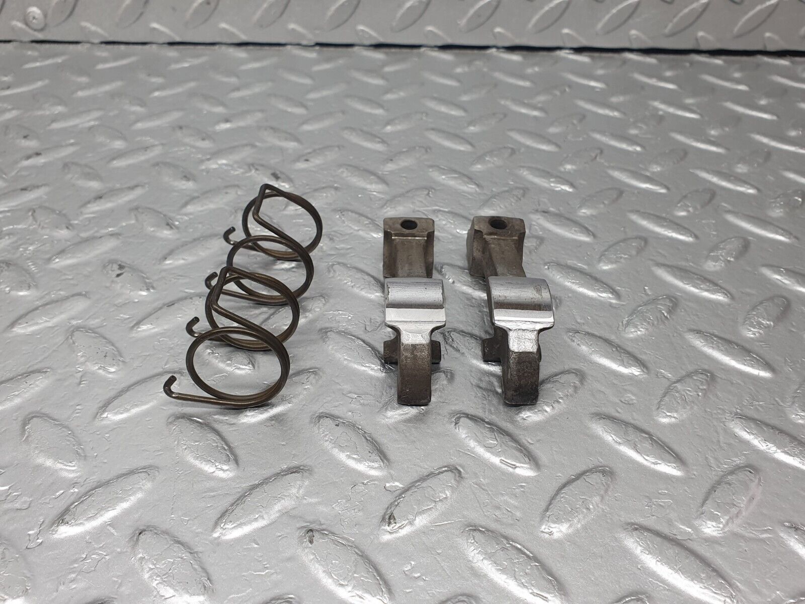 43360 Mercedes-Benz W108 280SE Valve Rocker Arm With Retaining Spring