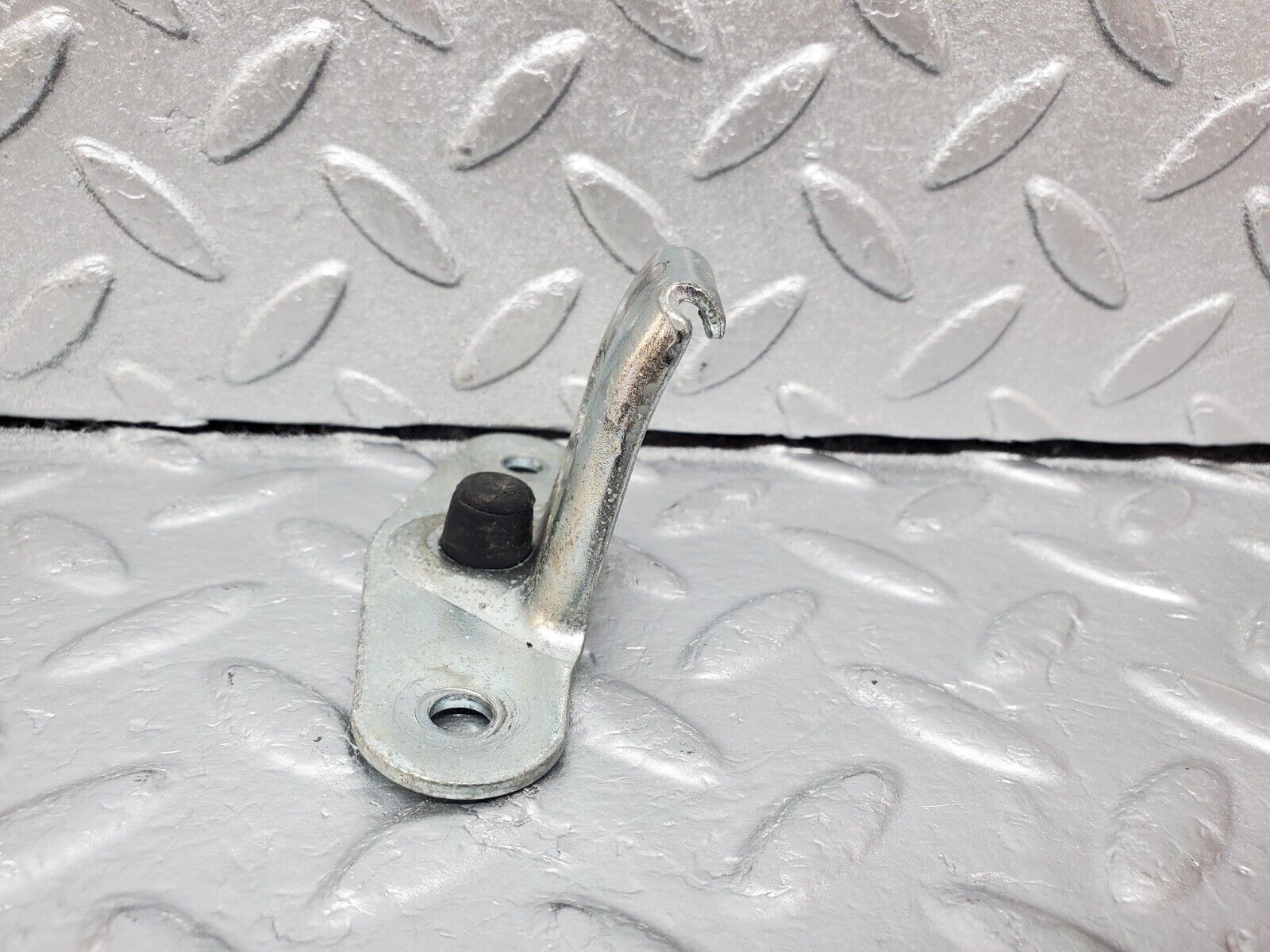 45650 Mercedes-Benz W126 420SE Trunk Lock Latch 1267580050