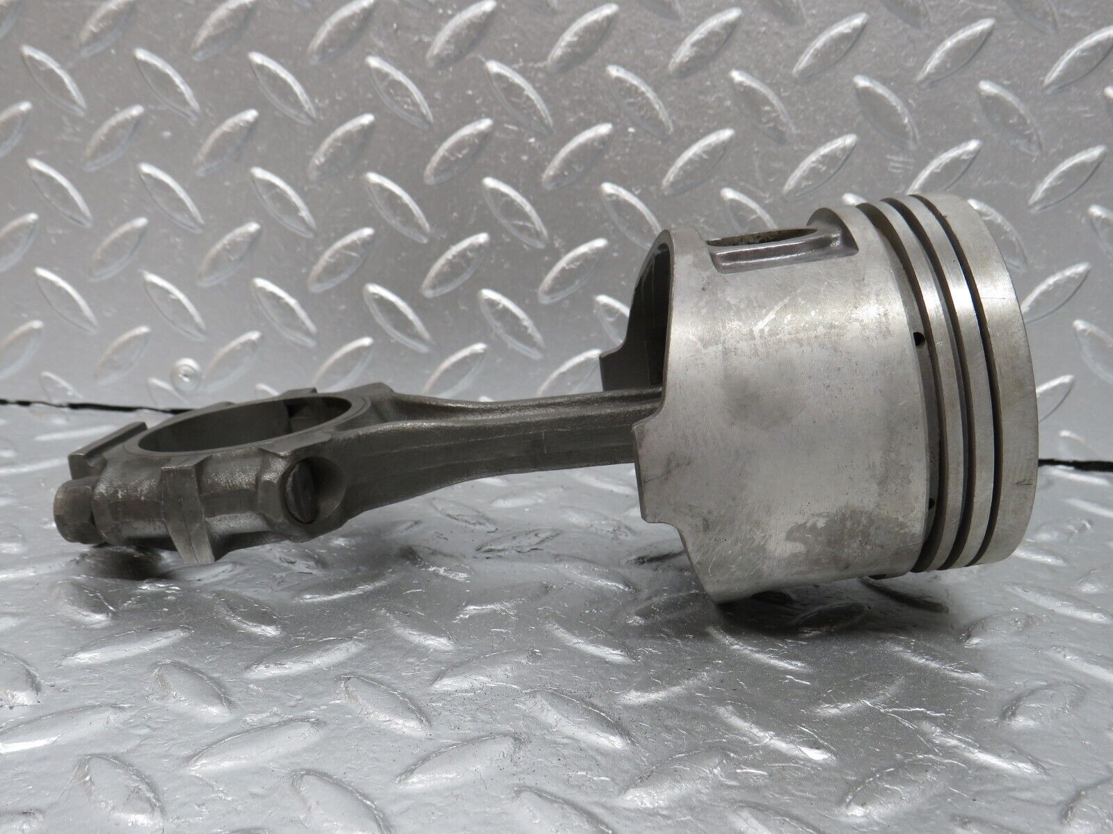 33038 Mercedes-Benz C107 R107 350 V8 Piston With Connecting Rod 92mm 11607