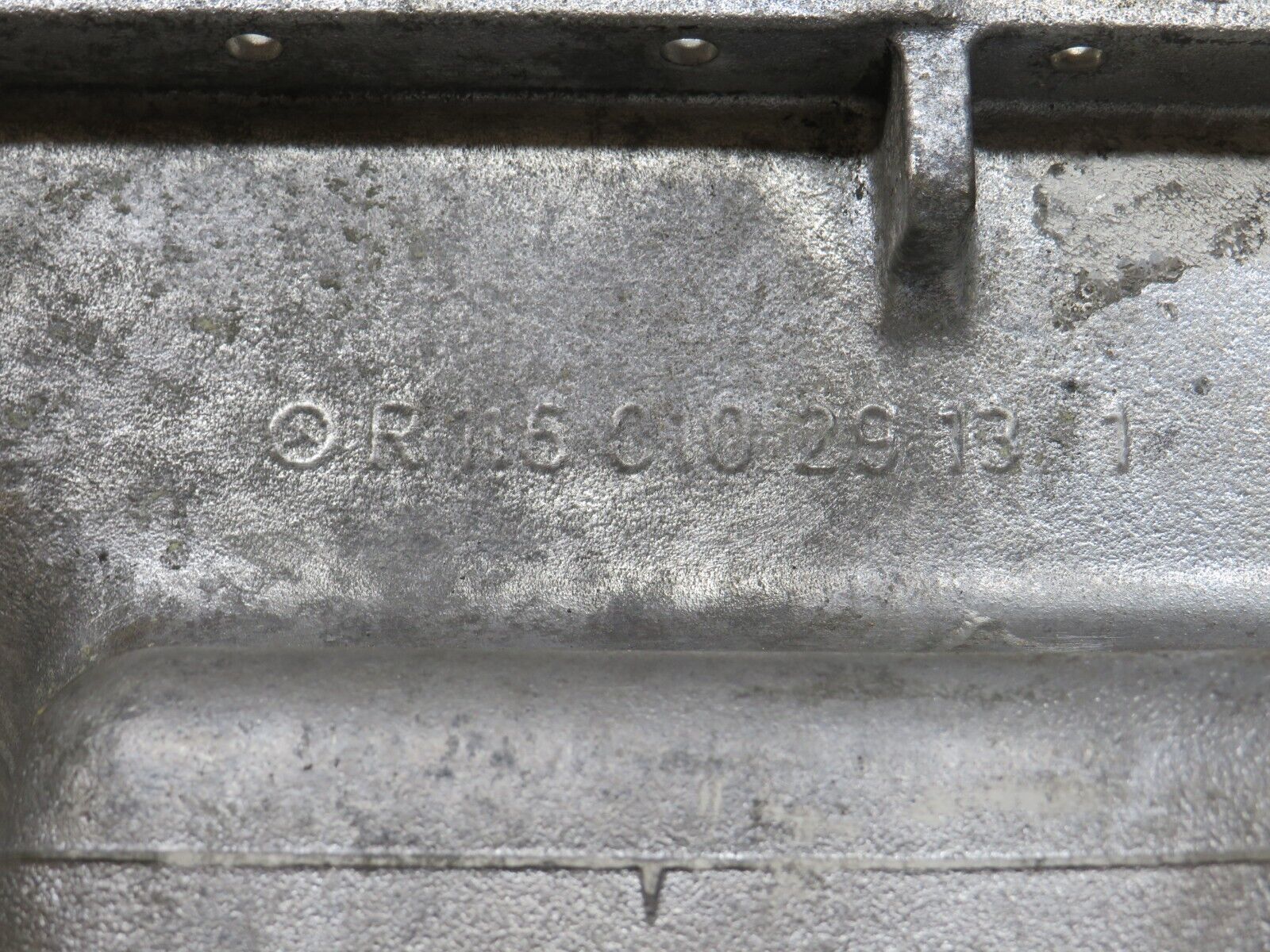 33044 Mercedes-Benz C107 R107 350 V8 Oil Pan Oil Sump 1160102913 1160140166