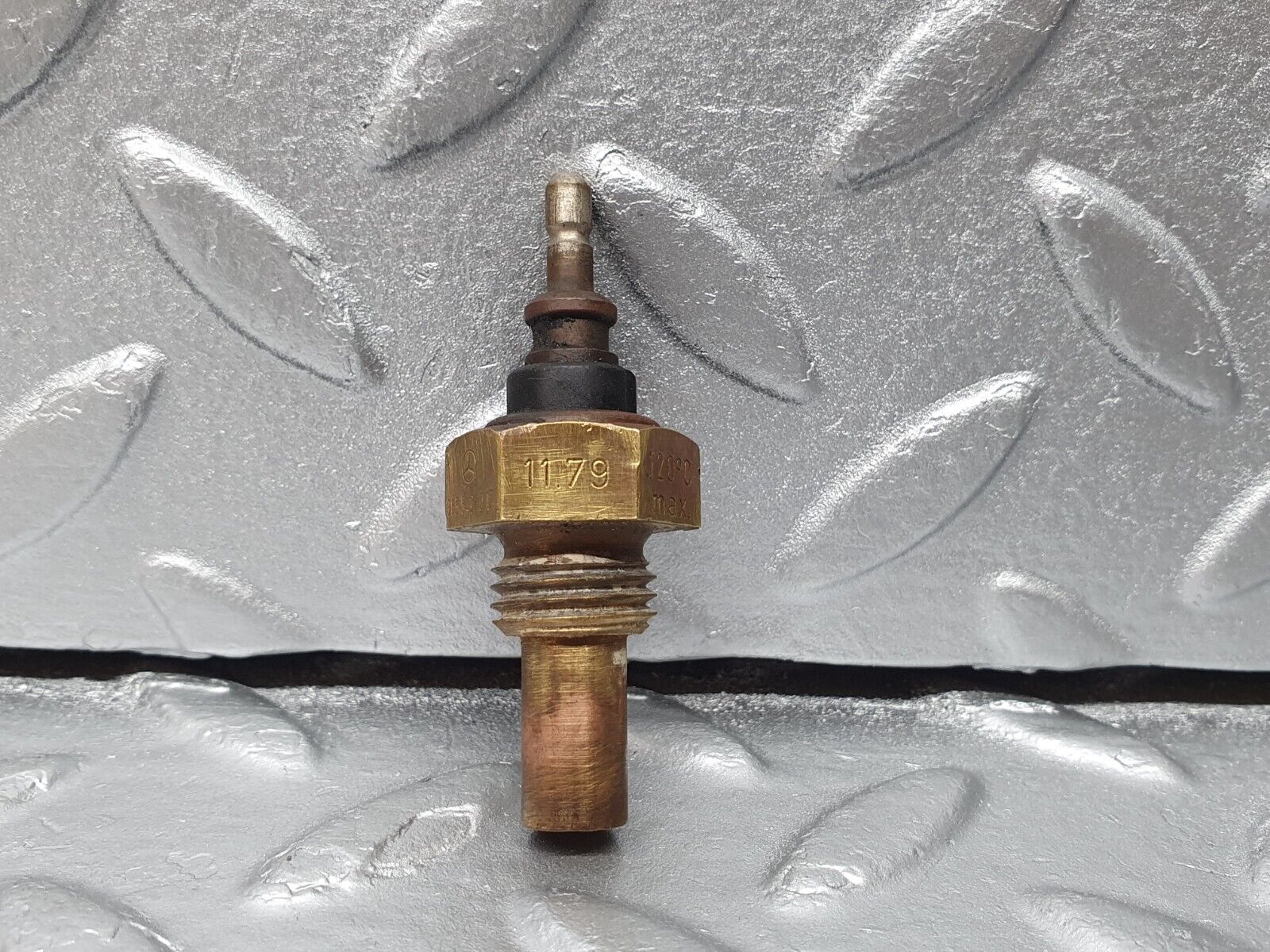 41366 Mercedes-Benz R107 350SL Coolant Temperature Sensor VDO 0055421017