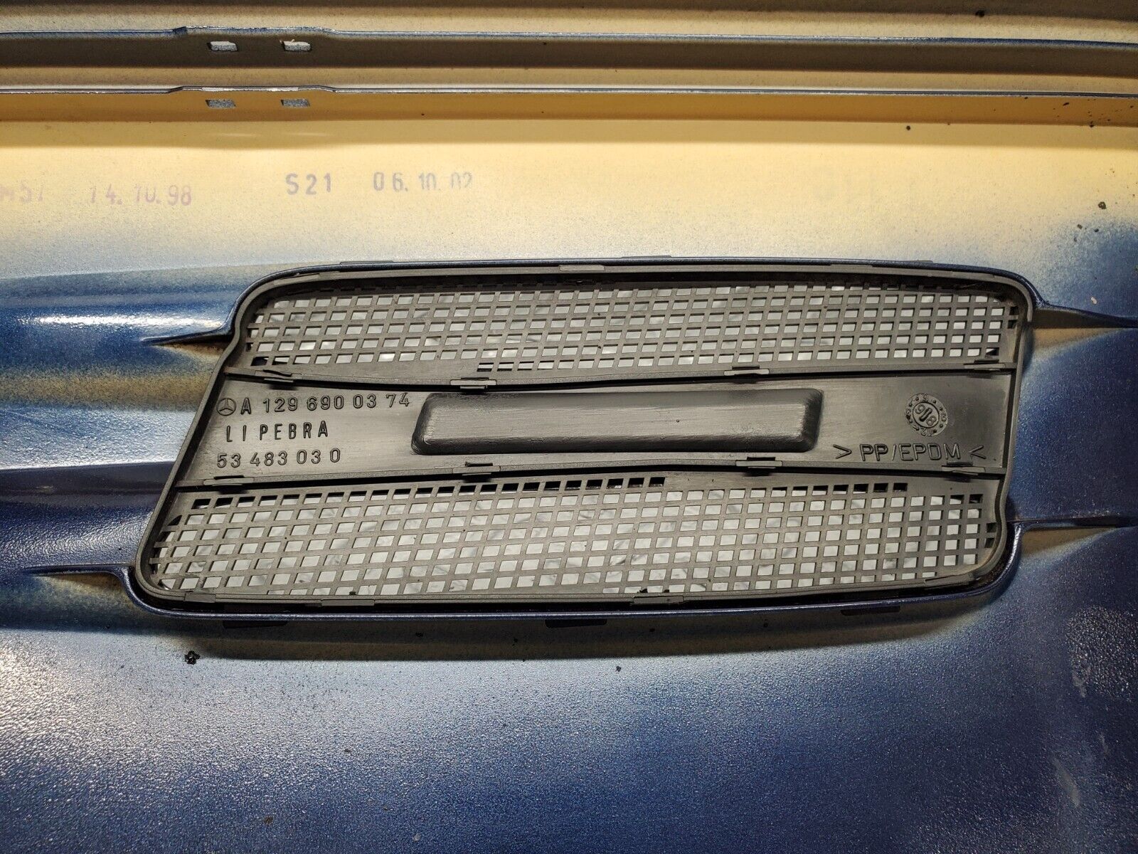 46738 Mercedes-Benz R129 320SL Coupe Front Left Fender Wing Moulding Trim 1296901740 1296900374