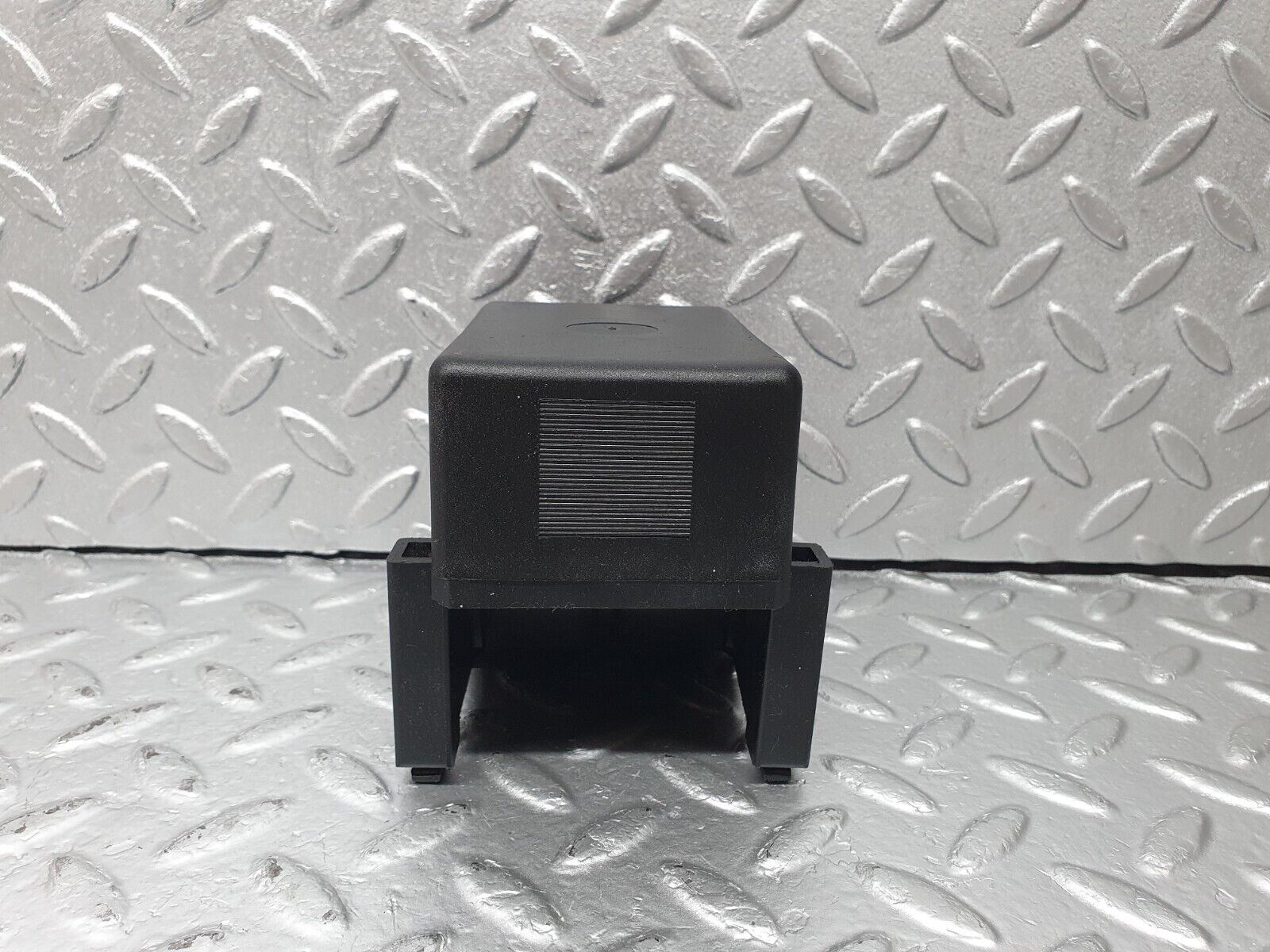 42771 Mercedes-Benz W201 190 2.0L Relay Box Cover 2015451040 2015450103